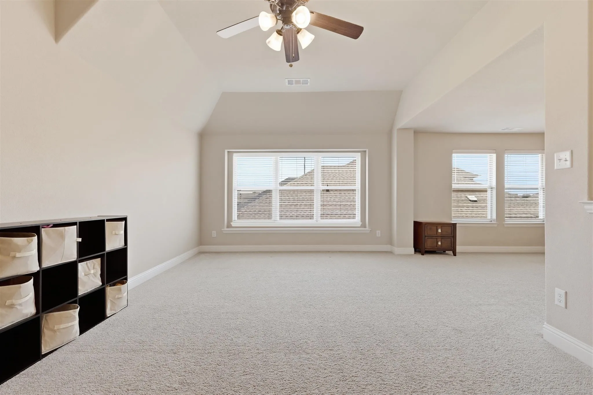 Single Family Residence For Sale in Ellis County , 212 Lillian Lane, Waxahachie, Texas 75165, 5 Bedroom, 4 Bathroom, 3 Garage spaces, 3,625 Sqft, built in 2020, mls#21335593, Real Estate Agent in Waxahachie, Homes For Sale in Ellis county, Homes For Sale in Waxahachie, Realtor in Waxahachie Texas, Real Estate Brokerage Independent Realty Texas, Luminita Cordes Realtor
