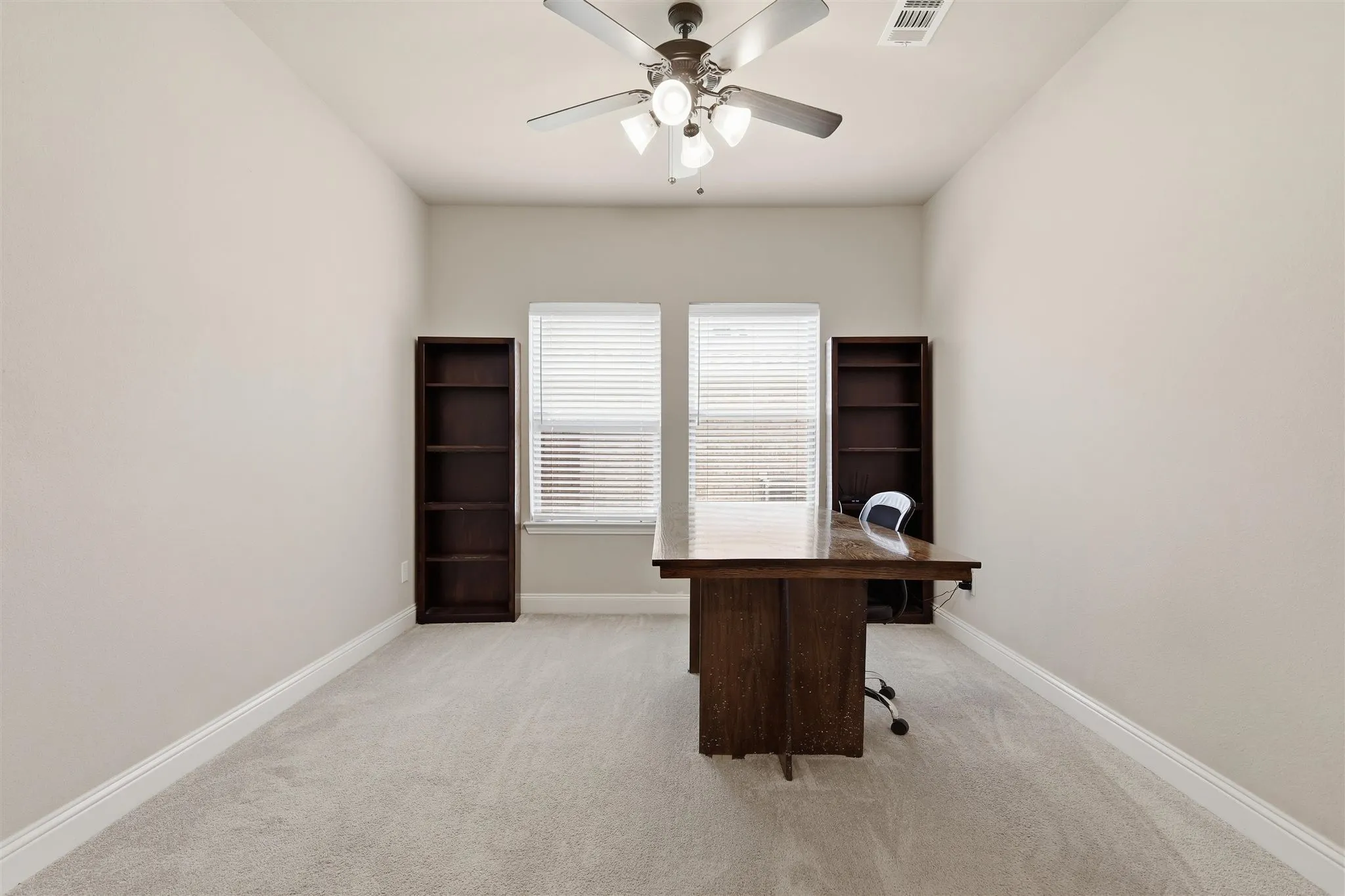Single Family Residence For Sale in Ellis County , 212 Lillian Lane, Waxahachie, Texas 75165, 5 Bedroom, 4 Bathroom, 3 Garage spaces, 3,625 Sqft, built in 2020, mls#21335593, Real Estate Agent in Waxahachie, Homes For Sale in Ellis county, Homes For Sale in Waxahachie, Realtor in Waxahachie Texas, Real Estate Brokerage Independent Realty Texas, Luminita Cordes Realtor