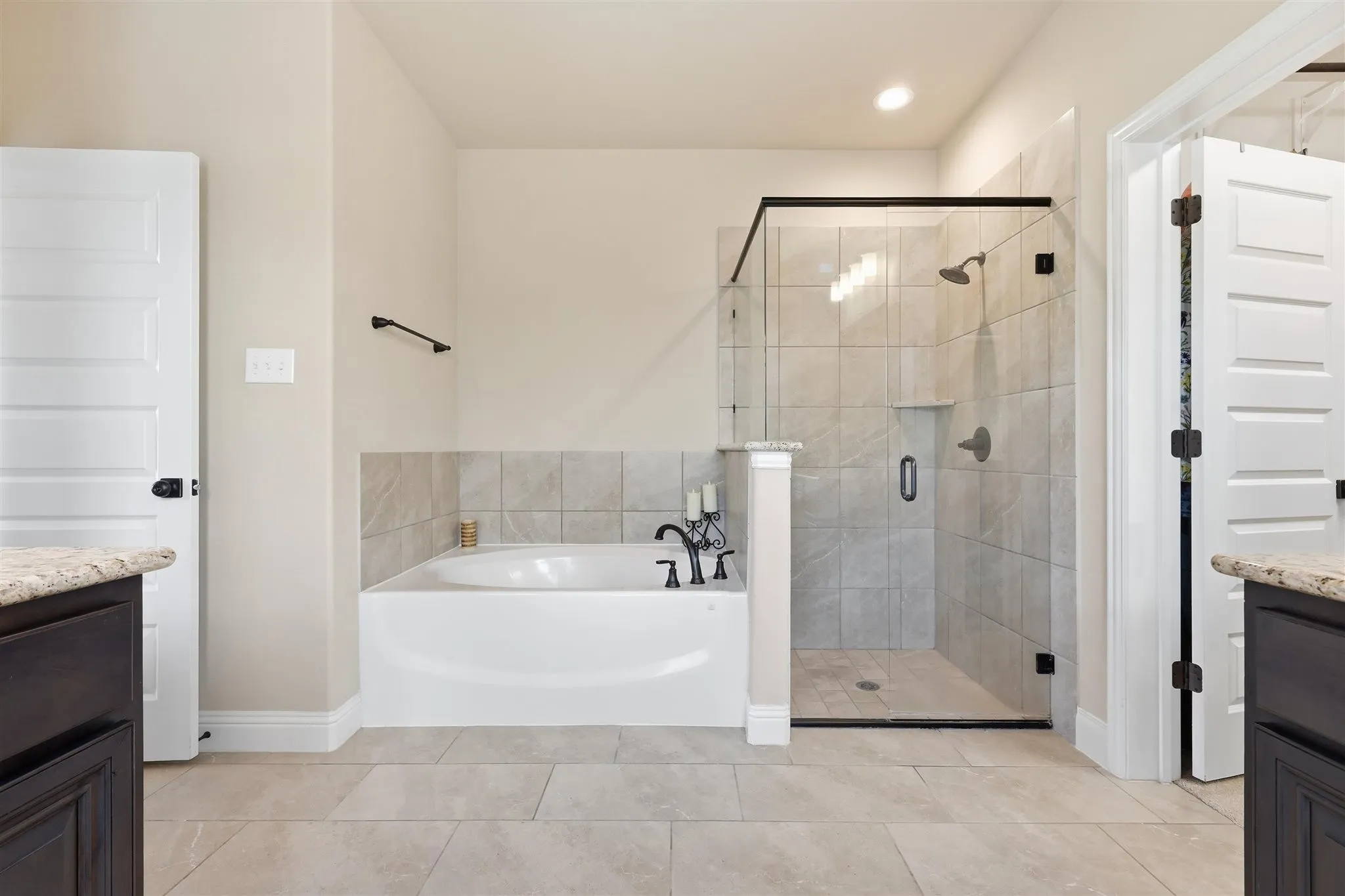 Single Family Residence For Sale in Ellis County , 212 Lillian Lane, Waxahachie, Texas 75165, 5 Bedroom, 4 Bathroom, 3 Garage spaces, 3,625 Sqft, built in 2020, mls#21335593, Real Estate Agent in Waxahachie, Homes For Sale in Ellis county, Homes For Sale in Waxahachie, Realtor in Waxahachie Texas, Real Estate Brokerage Independent Realty Texas, Luminita Cordes Realtor
