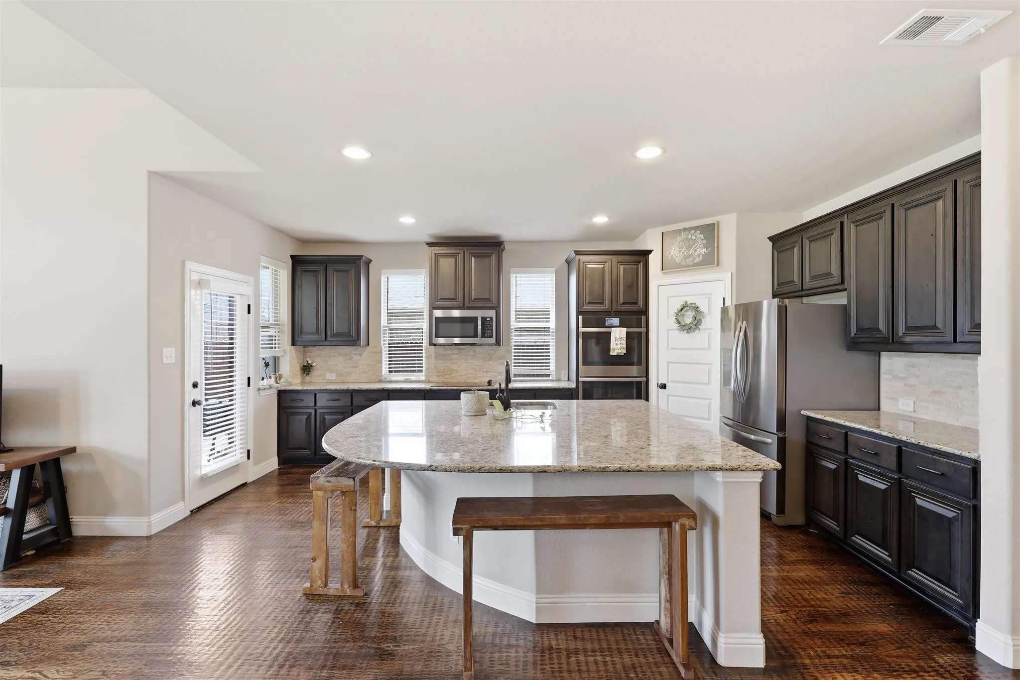 Single Family Residence For Sale in Ellis County , 212 Lillian Lane, Waxahachie, Texas 75165, 5 Bedroom, 4 Bathroom, 3 Garage spaces, 3,625 Sqft, built in 2020, mls#21335593, Real Estate Agent in Waxahachie, Homes For Sale in Ellis county, Homes For Sale in Waxahachie, Realtor in Waxahachie Texas, Real Estate Brokerage Independent Realty Texas, Luminita Cordes Realtor