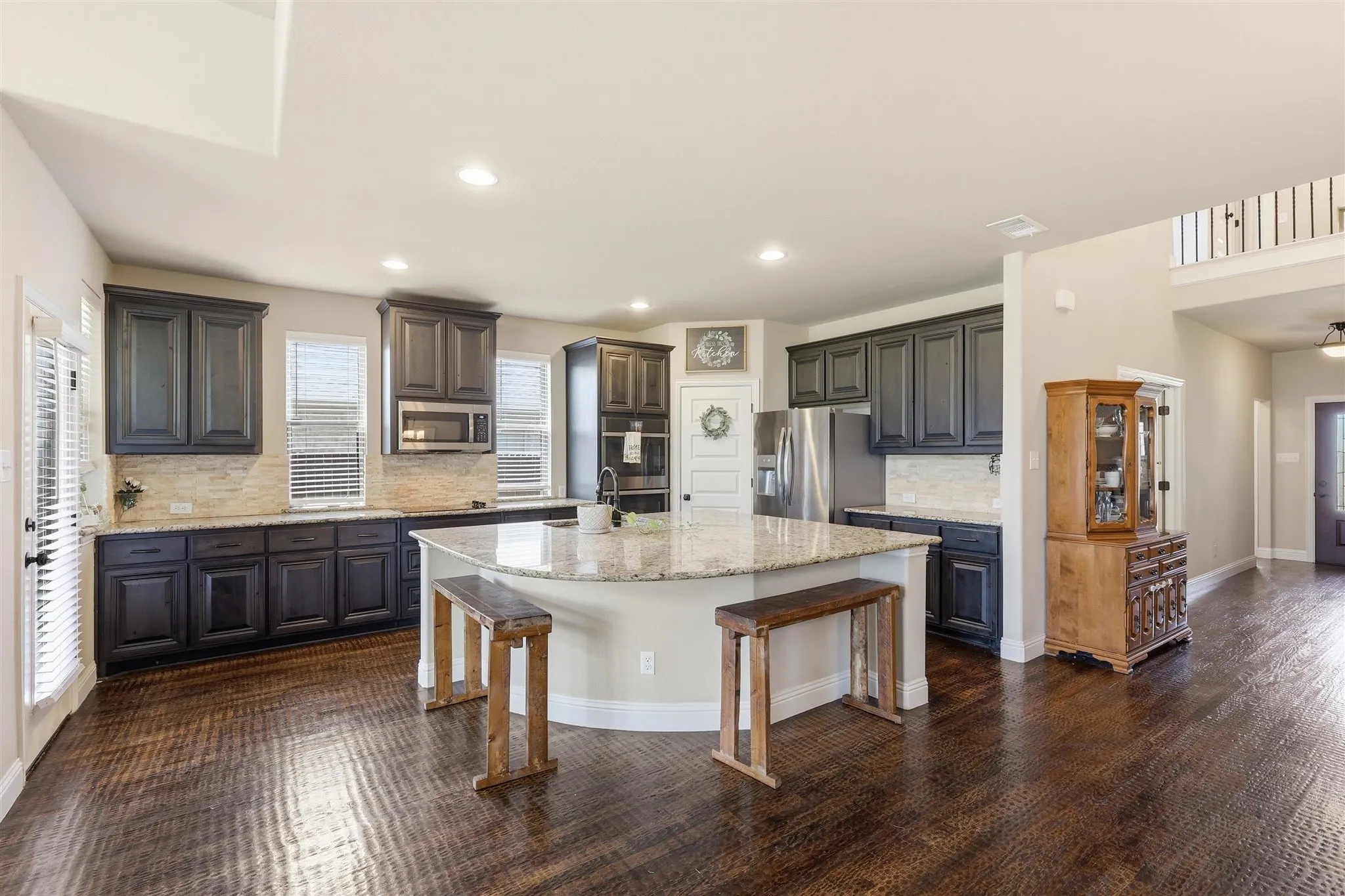 Single Family Residence For Sale in Ellis County , 212 Lillian Lane, Waxahachie, Texas 75165, 5 Bedroom, 4 Bathroom, 3 Garage spaces, 3,625 Sqft, built in 2020, mls#21335593, Real Estate Agent in Waxahachie, Homes For Sale in Ellis county, Homes For Sale in Waxahachie, Realtor in Waxahachie Texas, Real Estate Brokerage Independent Realty Texas, Luminita Cordes Realtor