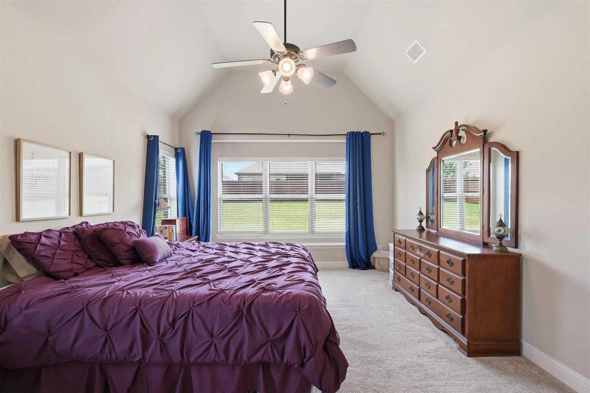 Single Family Residence For Sale in Ellis County , 212 Lillian Lane, Waxahachie, Texas 75165, 5 Bedroom, 4 Bathroom, 3 Garage spaces, 3,625 Sqft, built in 2020, mls#21335593, Real Estate Agent in Waxahachie, Homes For Sale in Ellis county, Homes For Sale in Waxahachie, Realtor in Waxahachie Texas, Real Estate Brokerage Independent Realty Texas, Luminita Cordes Realtor