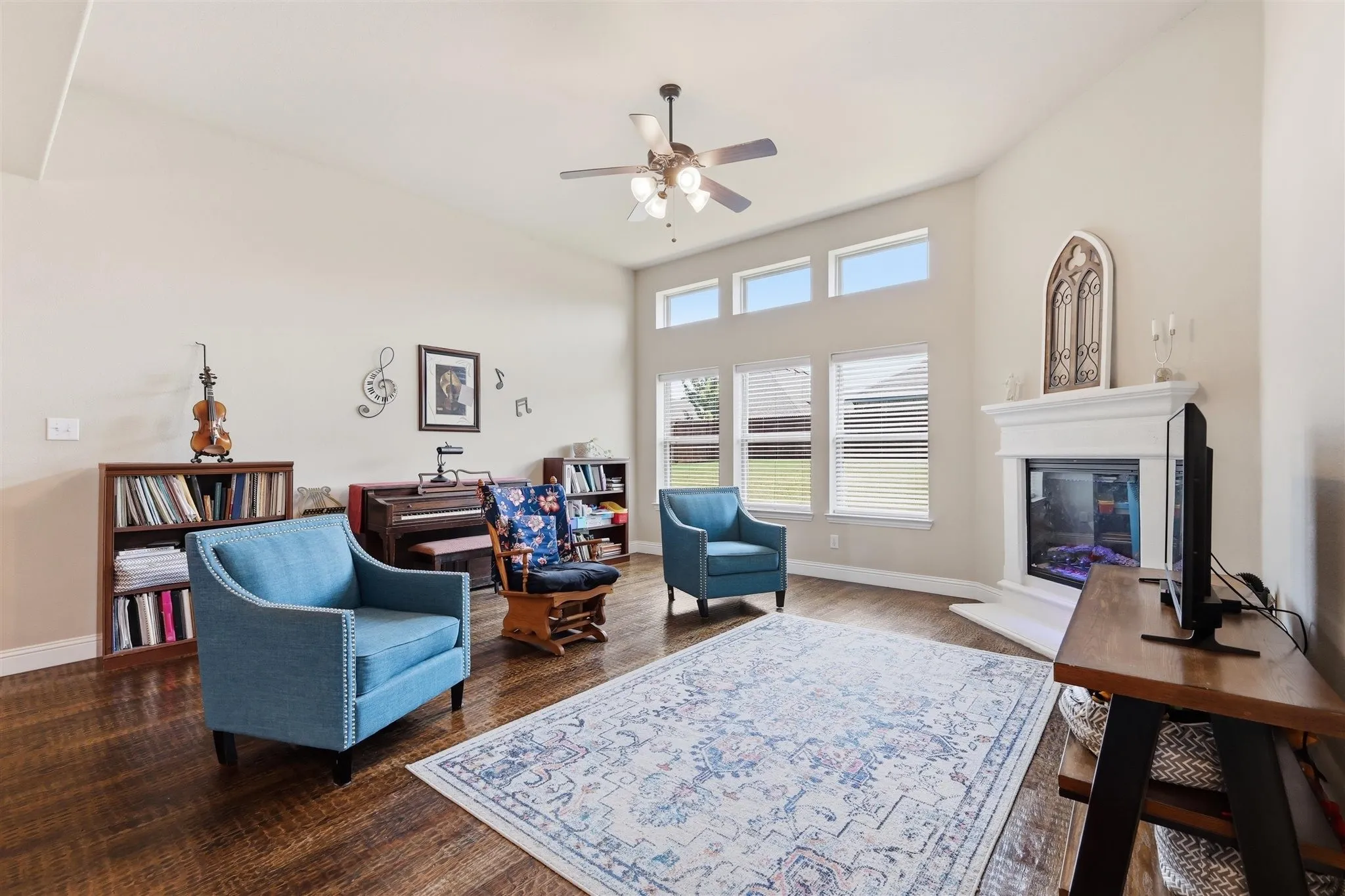 Single Family Residence For Sale in Ellis County , 212 Lillian Lane, Waxahachie, Texas 75165, 5 Bedroom, 4 Bathroom, 3 Garage spaces, 3,625 Sqft, built in 2020, mls#21335593, Real Estate Agent in Waxahachie, Homes For Sale in Ellis county, Homes For Sale in Waxahachie, Realtor in Waxahachie Texas, Real Estate Brokerage Independent Realty Texas, Luminita Cordes Realtor