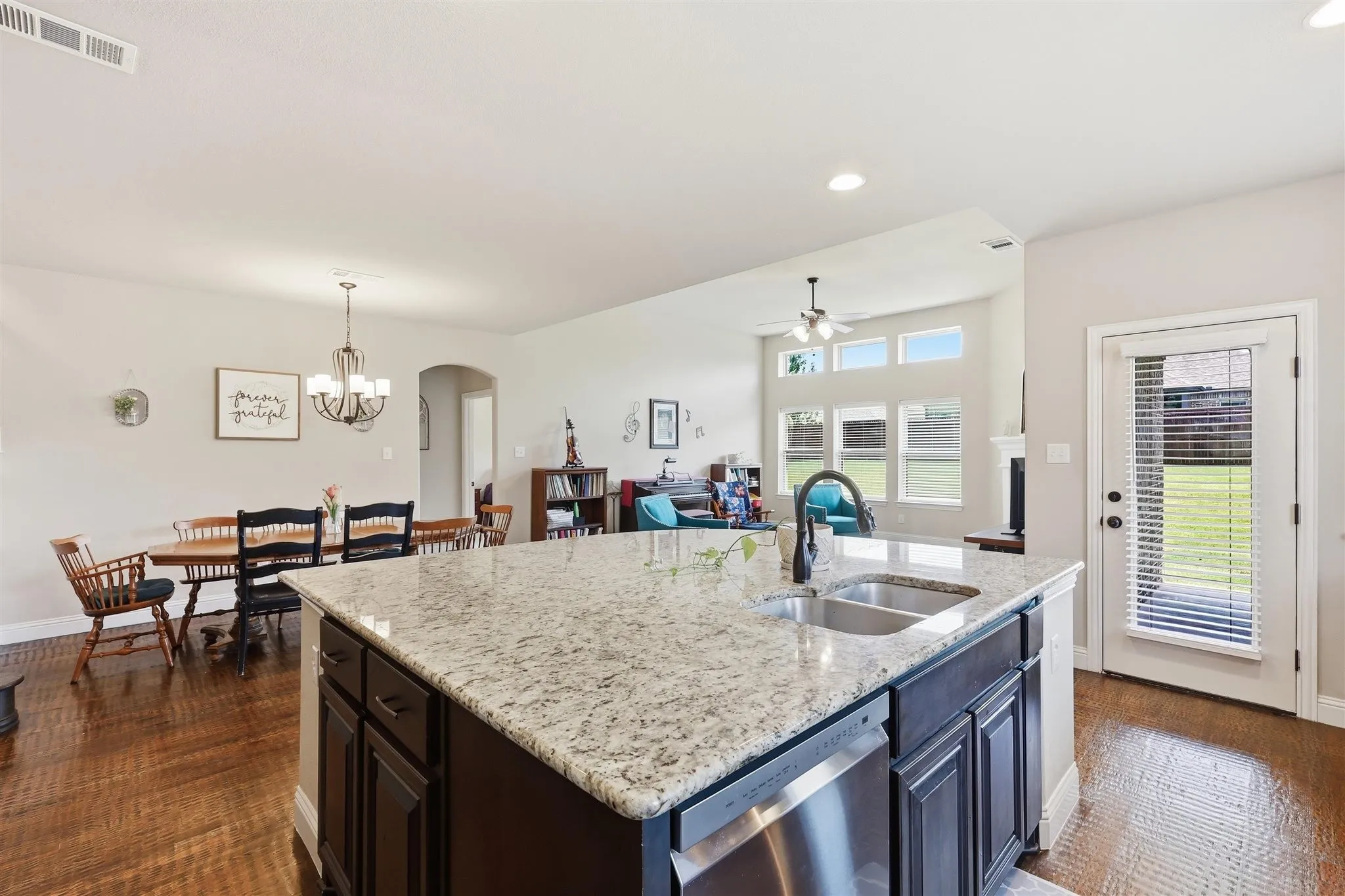 Single Family Residence For Sale in Ellis County , 212 Lillian Lane, Waxahachie, Texas 75165, 5 Bedroom, 4 Bathroom, 3 Garage spaces, 3,625 Sqft, built in 2020, mls#21335593, Real Estate Agent in Waxahachie, Homes For Sale in Ellis county, Homes For Sale in Waxahachie, Realtor in Waxahachie Texas, Real Estate Brokerage Independent Realty Texas, Luminita Cordes Realtor