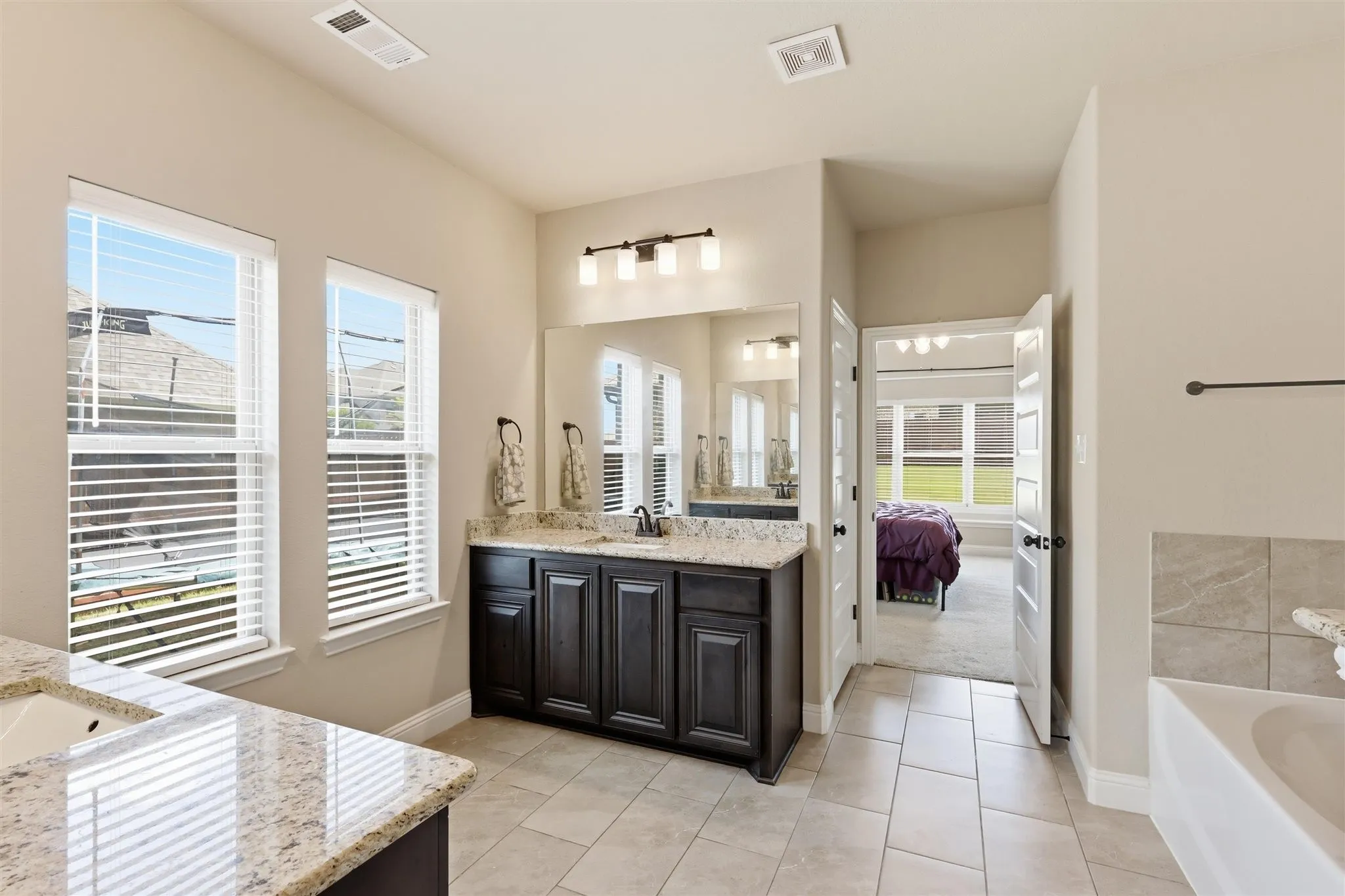 Single Family Residence For Sale in Ellis County , 212 Lillian Lane, Waxahachie, Texas 75165, 5 Bedroom, 4 Bathroom, 3 Garage spaces, 3,625 Sqft, built in 2020, mls#21335593, Real Estate Agent in Waxahachie, Homes For Sale in Ellis county, Homes For Sale in Waxahachie, Realtor in Waxahachie Texas, Real Estate Brokerage Independent Realty Texas, Luminita Cordes Realtor