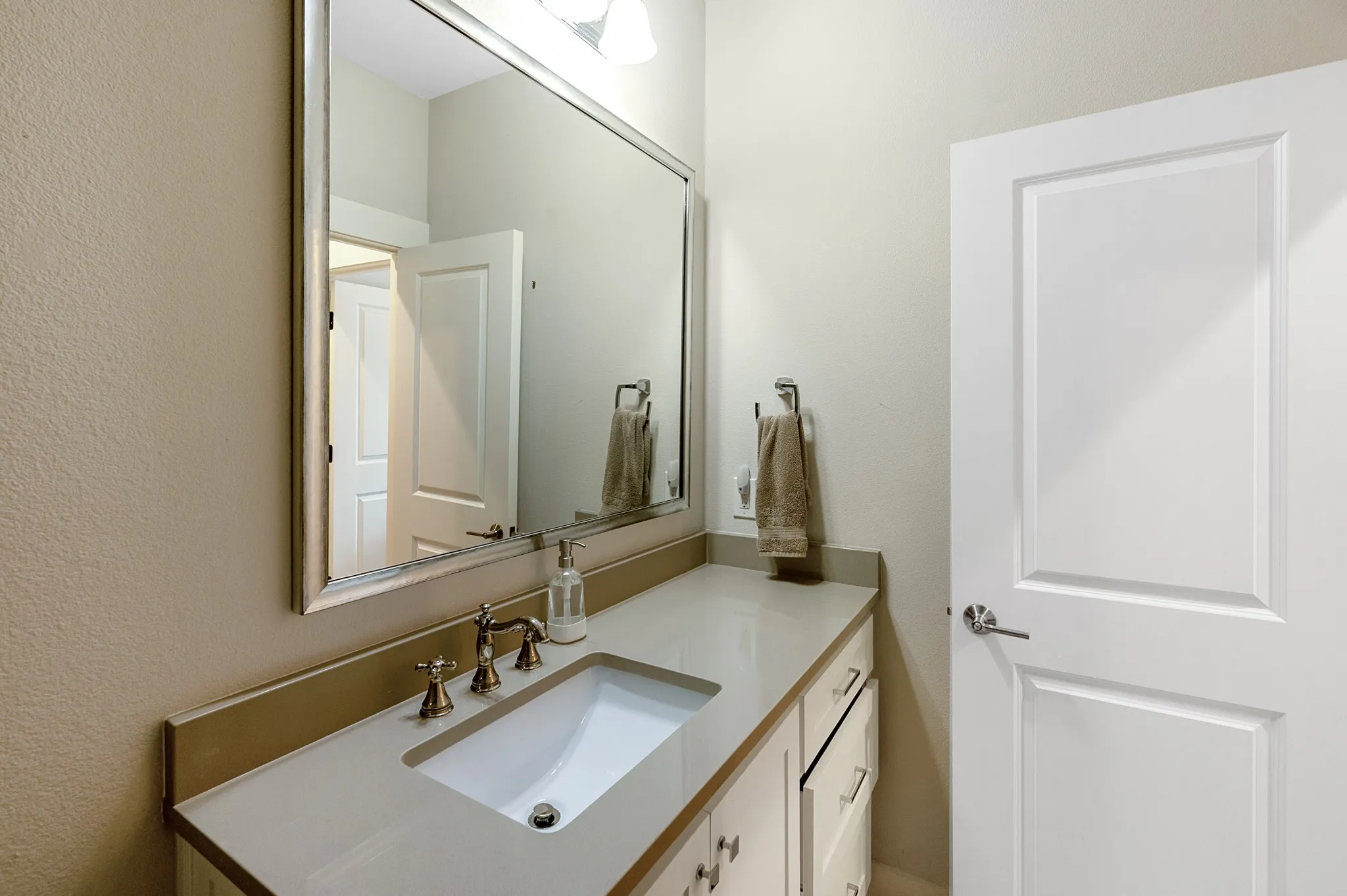 Single Family Residence For Sale in Rockwall County , 1023 Saint Thomas Court, Rockwall, Texas 75087, 4 Bedroom, 3 Bathroom, 2 Garage spaces, 2,030 Sqft, built in 2016, mls#21332571, Real Estate Agent in Rockwall, Homes For Sale in Rockwall county, Homes For Sale in Rockwall, Realtor in Rockwall Texas, Real Estate Brokerage Independent Realty Texas, Luminita Cordes Realtor