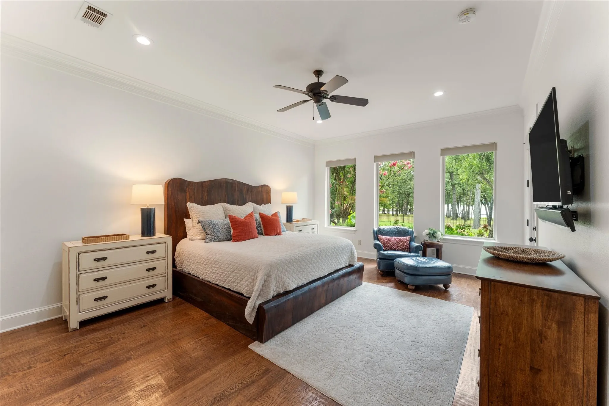 Single Family Residence For Sale in Wood County , 940 Private Road 5980, Yantis, Texas 75497, 4 Bedroom, 4 Bathroom, 3 Garage spaces, 3,975 Sqft, built in 2012, Price $1,190,000, mls#21335595, Real Estate Agent in Yantis, Homes For Sale in Wood county, Homes For Sale in Yantis, Realtor in Yantis Texas, Real Estate Brokerage Independent Realty Texas, Luminita Cordes Realtor