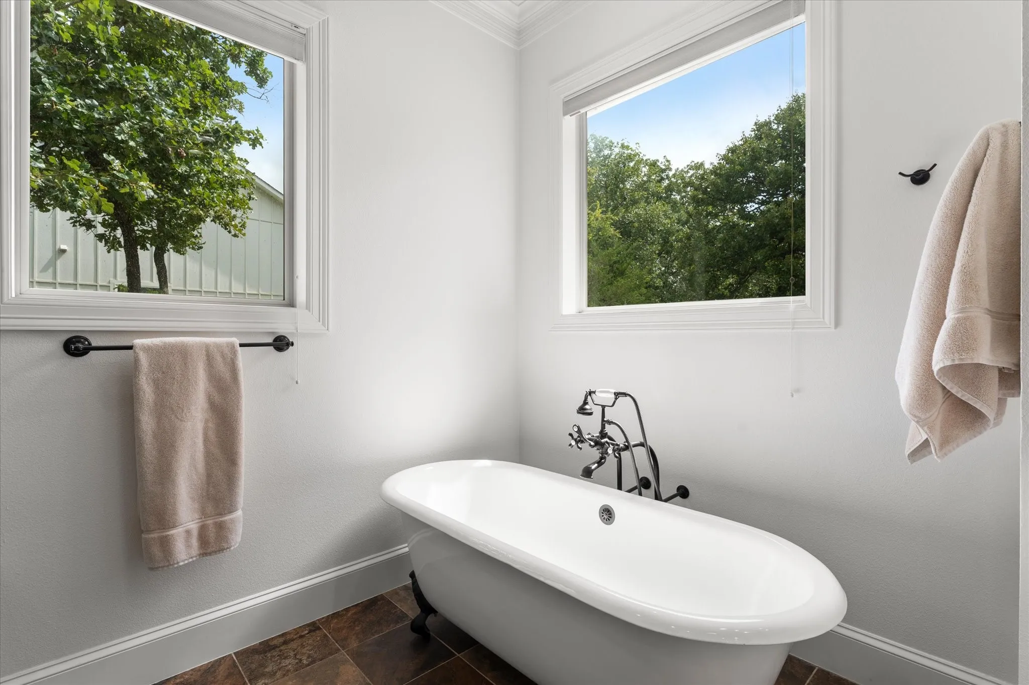 Single Family Residence For Sale in Wood County , 940 Private Road 5980, Yantis, Texas 75497, 4 Bedroom, 4 Bathroom, 3 Garage spaces, 3,975 Sqft, built in 2012, Price $1,190,000, mls#21335595, Real Estate Agent in Yantis, Homes For Sale in Wood county, Homes For Sale in Yantis, Realtor in Yantis Texas, Real Estate Brokerage Independent Realty Texas, Luminita Cordes Realtor