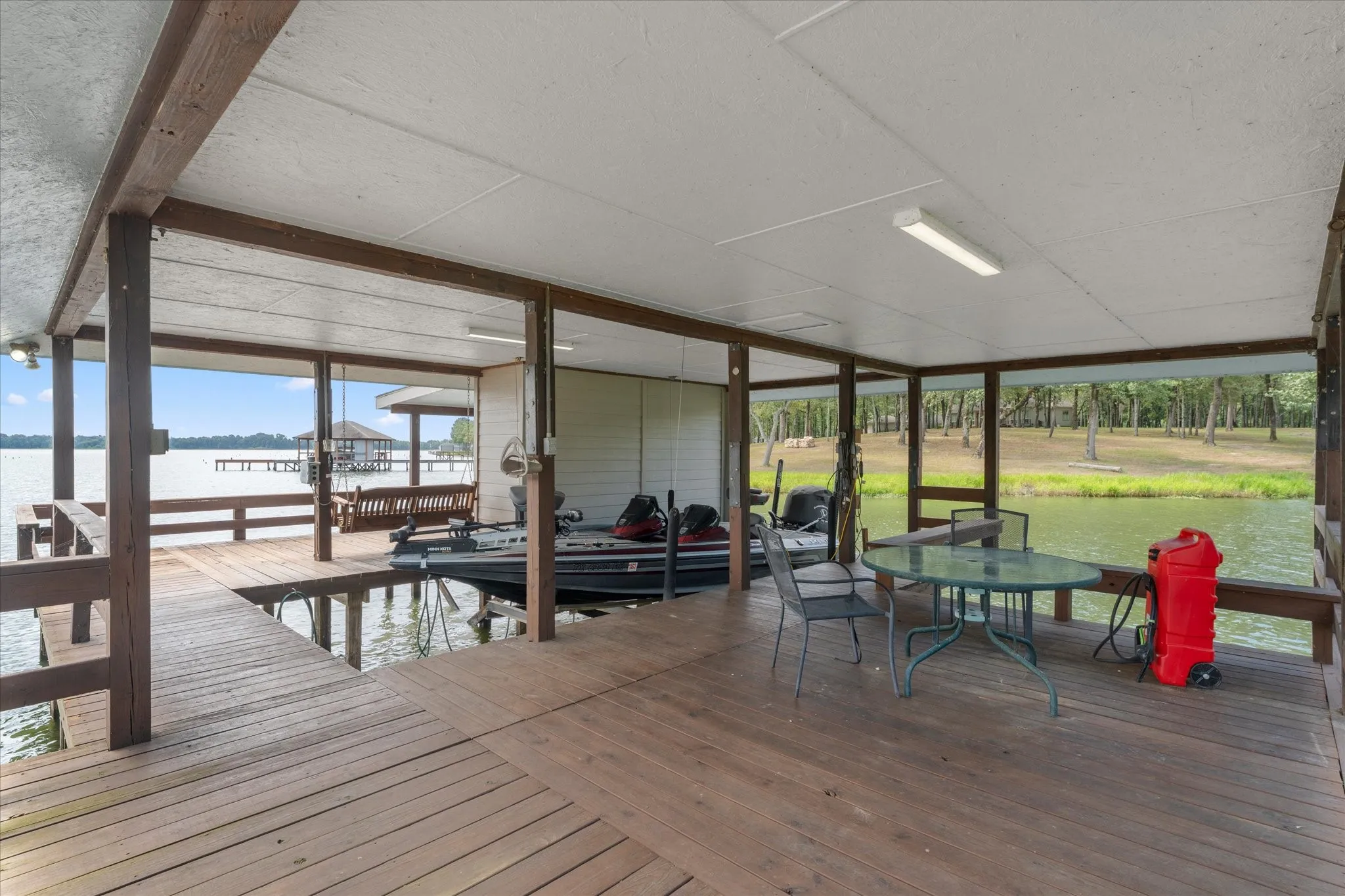 Single Family Residence For Sale in Wood County , 940 Private Road 5980, Yantis, Texas 75497, 4 Bedroom, 4 Bathroom, 3 Garage spaces, 3,975 Sqft, built in 2012, Price $1,190,000, mls#21335595, Real Estate Agent in Yantis, Homes For Sale in Wood county, Homes For Sale in Yantis, Realtor in Yantis Texas, Real Estate Brokerage Independent Realty Texas, Luminita Cordes Realtor
