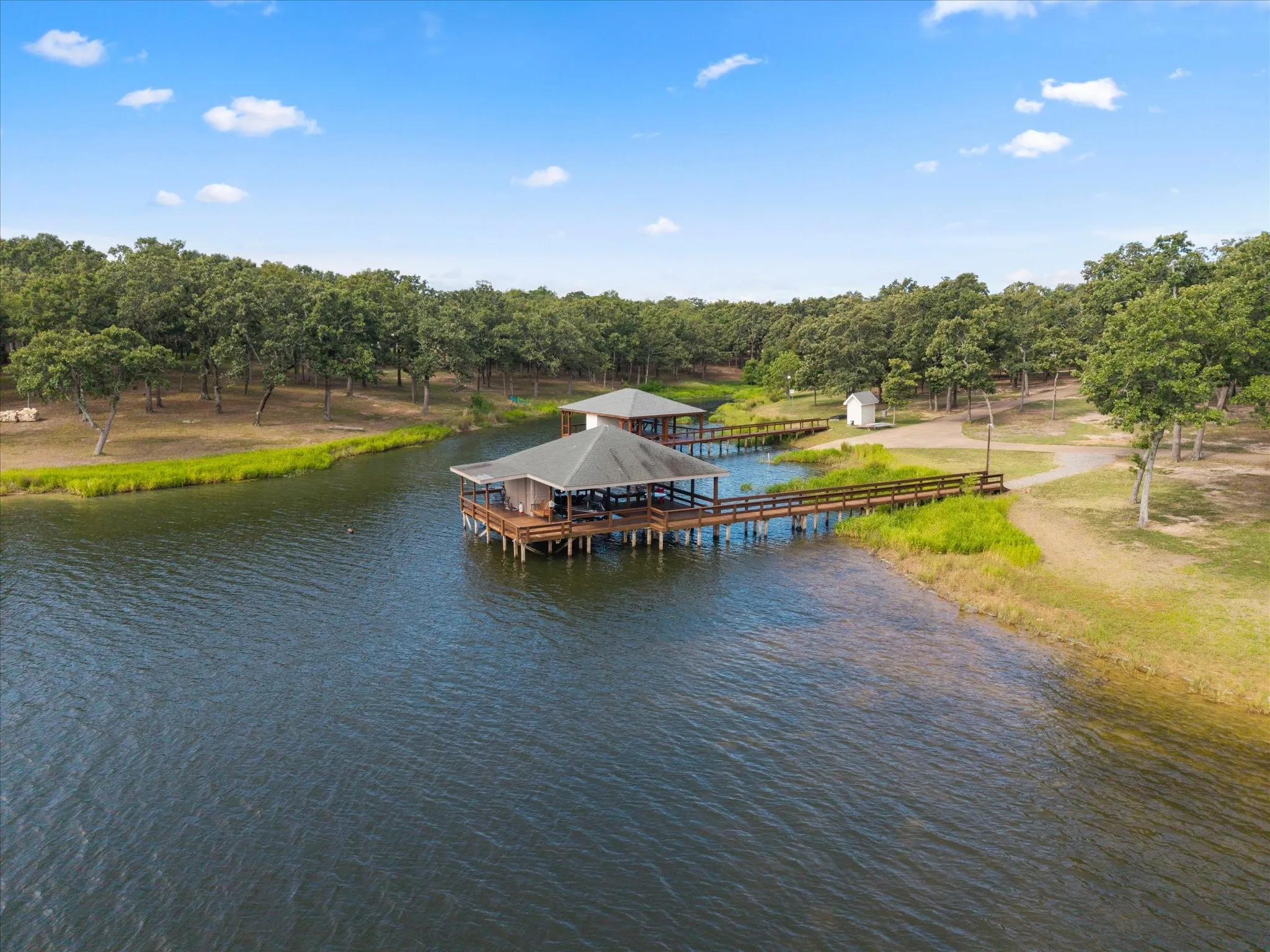 Single Family Residence For Sale in Wood County , 940 Private Road 5980, Yantis, Texas 75497, 4 Bedroom, 4 Bathroom, 3 Garage spaces, 3,975 Sqft, built in 2012, Price $1,190,000, mls#21335595, Real Estate Agent in Yantis, Homes For Sale in Wood county, Homes For Sale in Yantis, Realtor in Yantis Texas, Real Estate Brokerage Independent Realty Texas, Luminita Cordes Realtor
