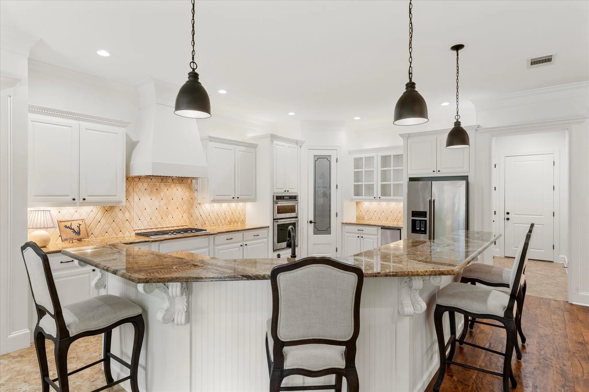 Single Family Residence For Sale in Wood County , 940 Private Road 5980, Yantis, Texas 75497, 4 Bedroom, 4 Bathroom, 3 Garage spaces, 3,975 Sqft, built in 2012, Price $1,190,000, mls#21335595, Real Estate Agent in Yantis, Homes For Sale in Wood county, Homes For Sale in Yantis, Realtor in Yantis Texas, Real Estate Brokerage Independent Realty Texas, Luminita Cordes Realtor