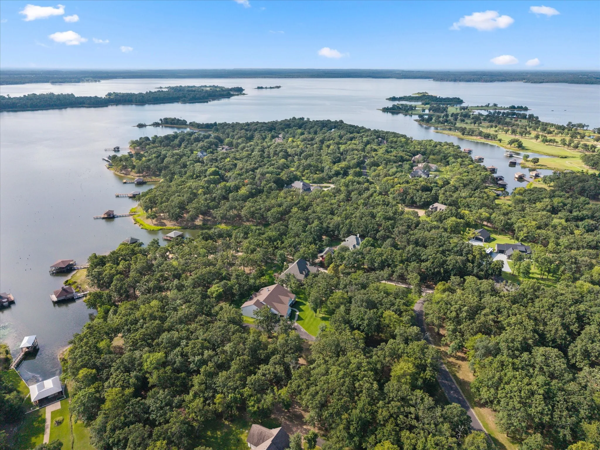 Single Family Residence For Sale in Wood County , 940 Private Road 5980, Yantis, Texas 75497, 4 Bedroom, 4 Bathroom, 3 Garage spaces, 3,975 Sqft, built in 2012, Price $1,190,000, mls#21335595, Real Estate Agent in Yantis, Homes For Sale in Wood county, Homes For Sale in Yantis, Realtor in Yantis Texas, Real Estate Brokerage Independent Realty Texas, Luminita Cordes Realtor