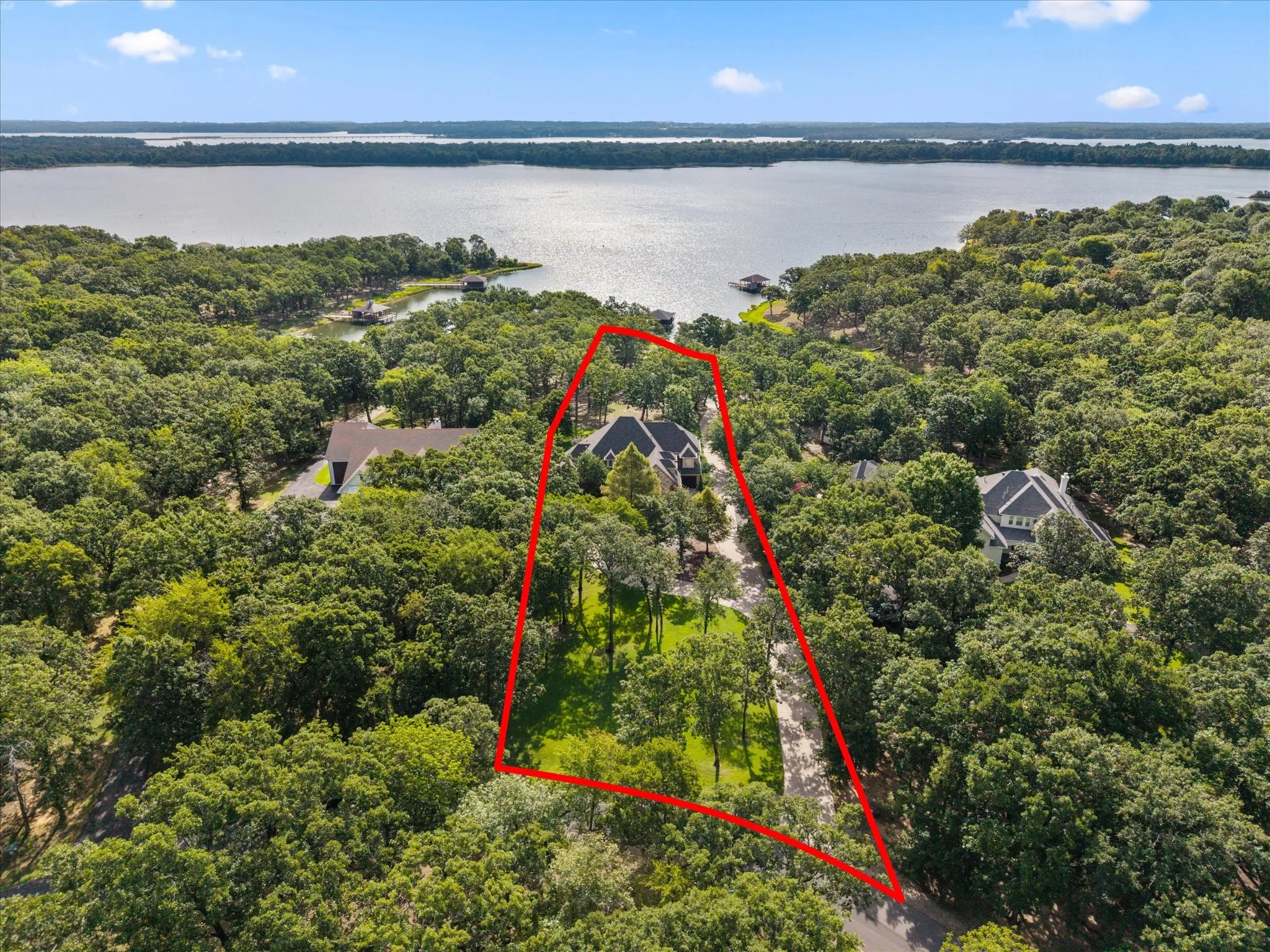 Single Family Residence For Sale in Wood County , 940 Private Road 5980, Yantis, Texas 75497, 4 Bedroom, 4 Bathroom, 3 Garage spaces, 3,975 Sqft, built in 2012, Price $1,190,000, mls#21335595, Real Estate Agent in Yantis, Homes For Sale in Wood county, Homes For Sale in Yantis, Realtor in Yantis Texas, Real Estate Brokerage Independent Realty Texas, Luminita Cordes Realtor