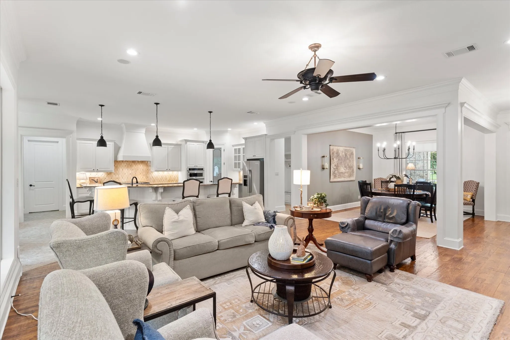 Single Family Residence For Sale in Wood County , 940 Private Road 5980, Yantis, Texas 75497, 4 Bedroom, 4 Bathroom, 3 Garage spaces, 3,975 Sqft, built in 2012, Price $1,190,000, mls#21335595, Real Estate Agent in Yantis, Homes For Sale in Wood county, Homes For Sale in Yantis, Realtor in Yantis Texas, Real Estate Brokerage Independent Realty Texas, Luminita Cordes Realtor