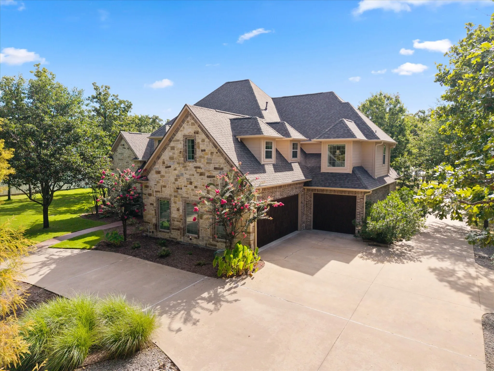 Single Family Residence For Sale in Wood County , 940 Private Road 5980, Yantis, Texas 75497, 4 Bedroom, 4 Bathroom, 3 Garage spaces, 3,975 Sqft, built in 2012, Price $1,190,000, mls#21335595, Real Estate Agent in Yantis, Homes For Sale in Wood county, Homes For Sale in Yantis, Realtor in Yantis Texas, Real Estate Brokerage Independent Realty Texas, Luminita Cordes Realtor