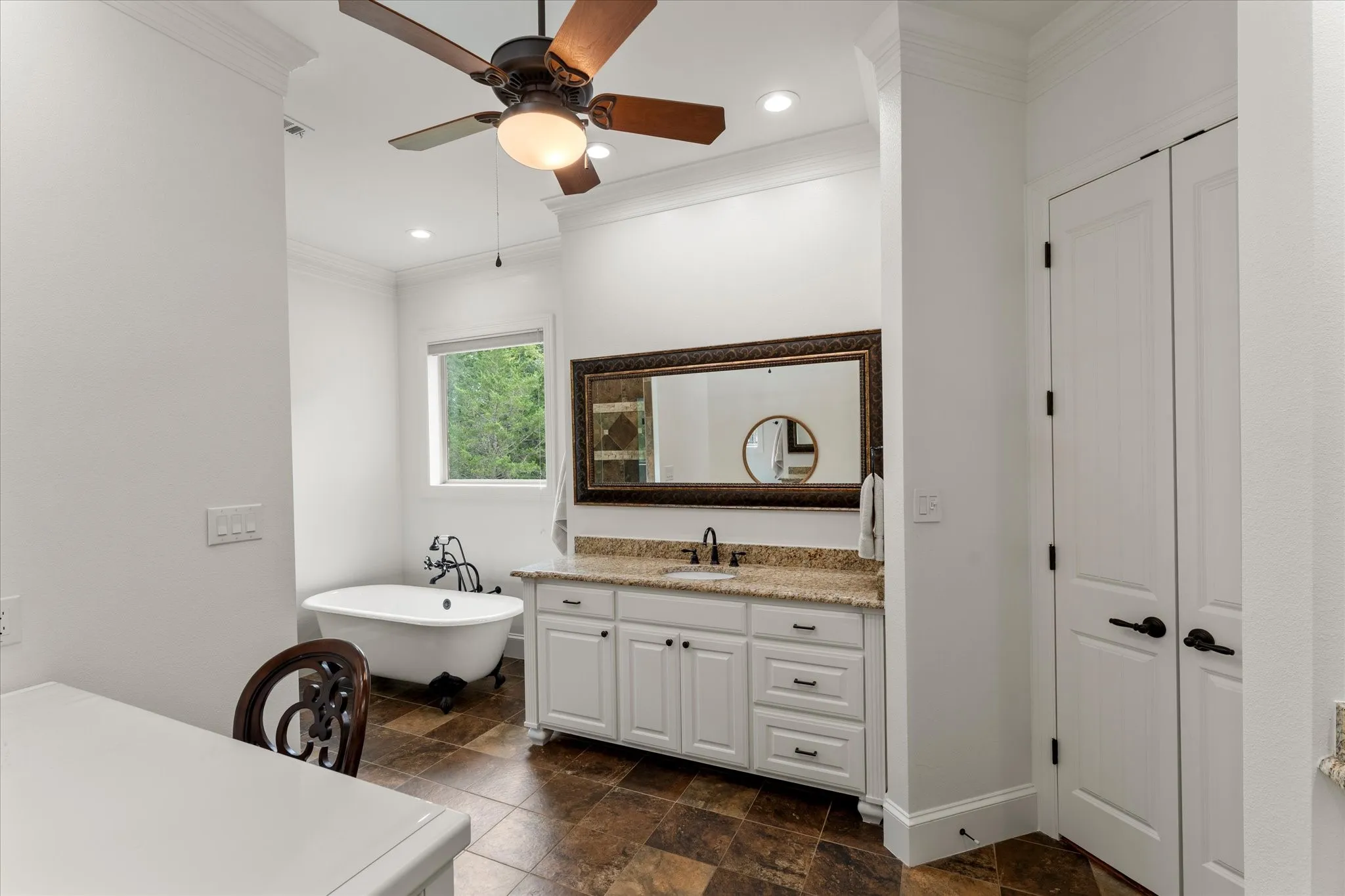 Single Family Residence For Sale in Wood County , 940 Private Road 5980, Yantis, Texas 75497, 4 Bedroom, 4 Bathroom, 3 Garage spaces, 3,975 Sqft, built in 2012, Price $1,190,000, mls#21335595, Real Estate Agent in Yantis, Homes For Sale in Wood county, Homes For Sale in Yantis, Realtor in Yantis Texas, Real Estate Brokerage Independent Realty Texas, Luminita Cordes Realtor