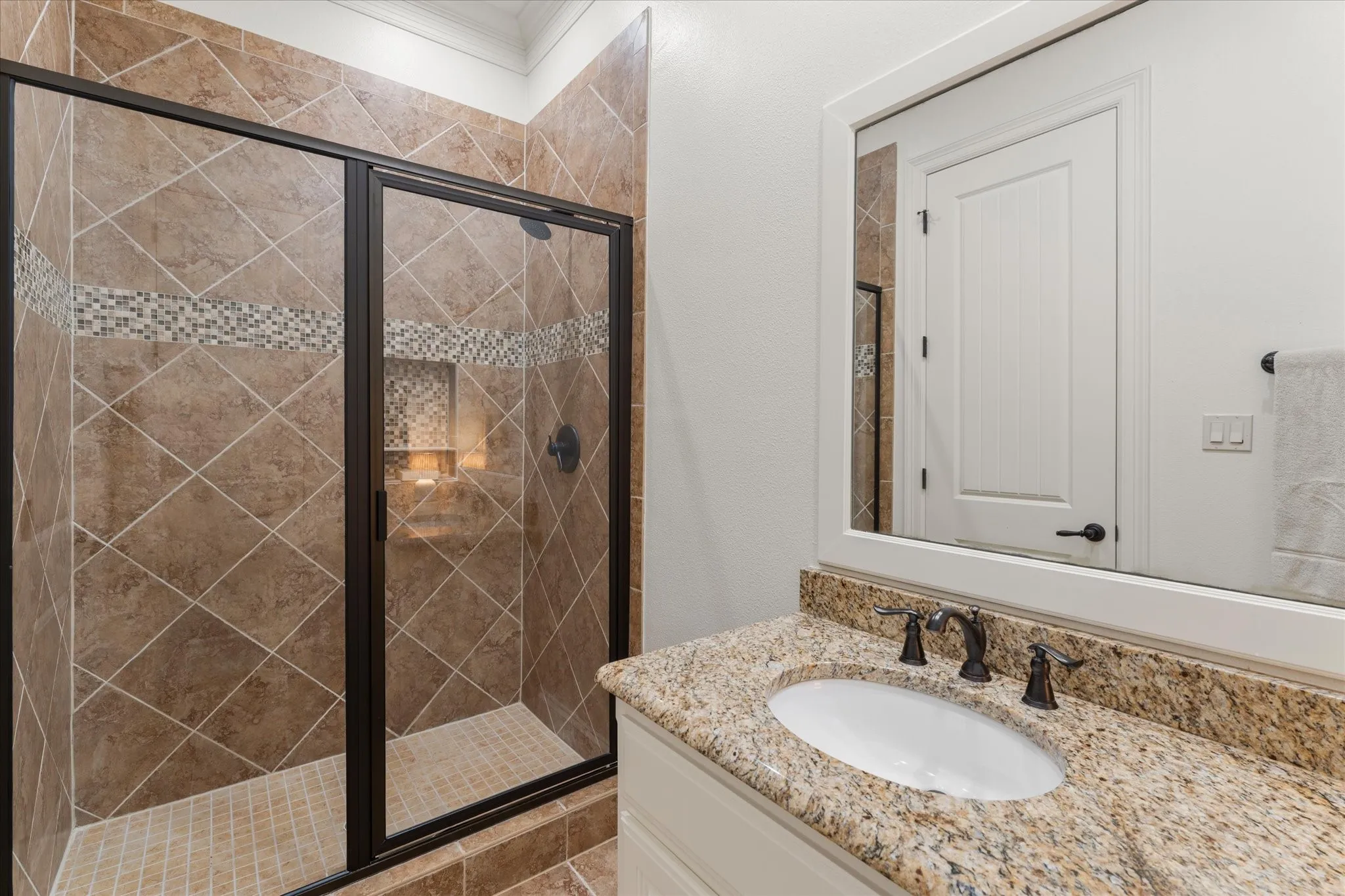 Single Family Residence For Sale in Wood County , 940 Private Road 5980, Yantis, Texas 75497, 4 Bedroom, 4 Bathroom, 3 Garage spaces, 3,975 Sqft, built in 2012, Price $1,190,000, mls#21335595, Real Estate Agent in Yantis, Homes For Sale in Wood county, Homes For Sale in Yantis, Realtor in Yantis Texas, Real Estate Brokerage Independent Realty Texas, Luminita Cordes Realtor