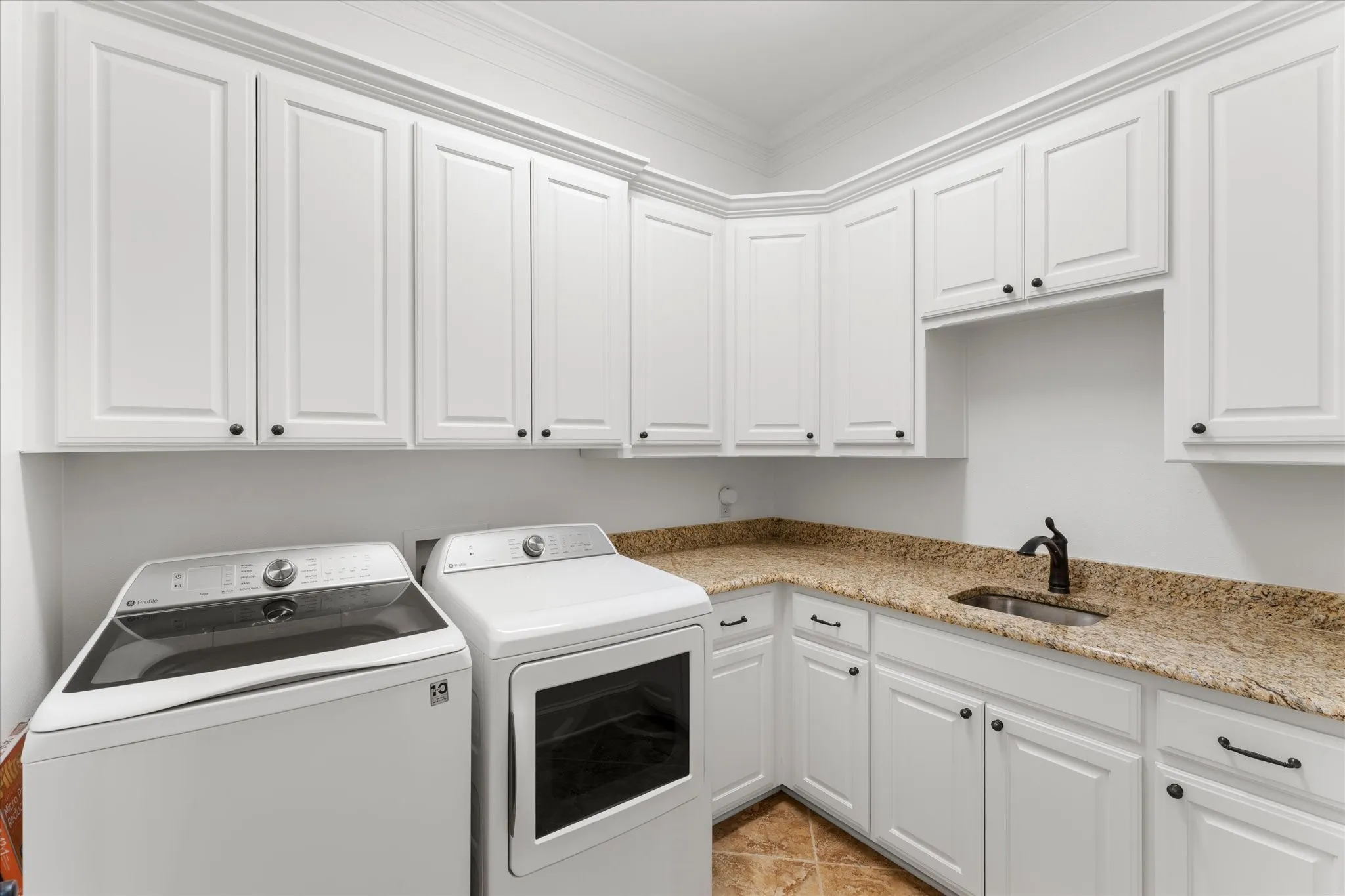 Single Family Residence For Sale in Wood County , 940 Private Road 5980, Yantis, Texas 75497, 4 Bedroom, 4 Bathroom, 3 Garage spaces, 3,975 Sqft, built in 2012, Price $1,190,000, mls#21335595, Real Estate Agent in Yantis, Homes For Sale in Wood county, Homes For Sale in Yantis, Realtor in Yantis Texas, Real Estate Brokerage Independent Realty Texas, Luminita Cordes Realtor