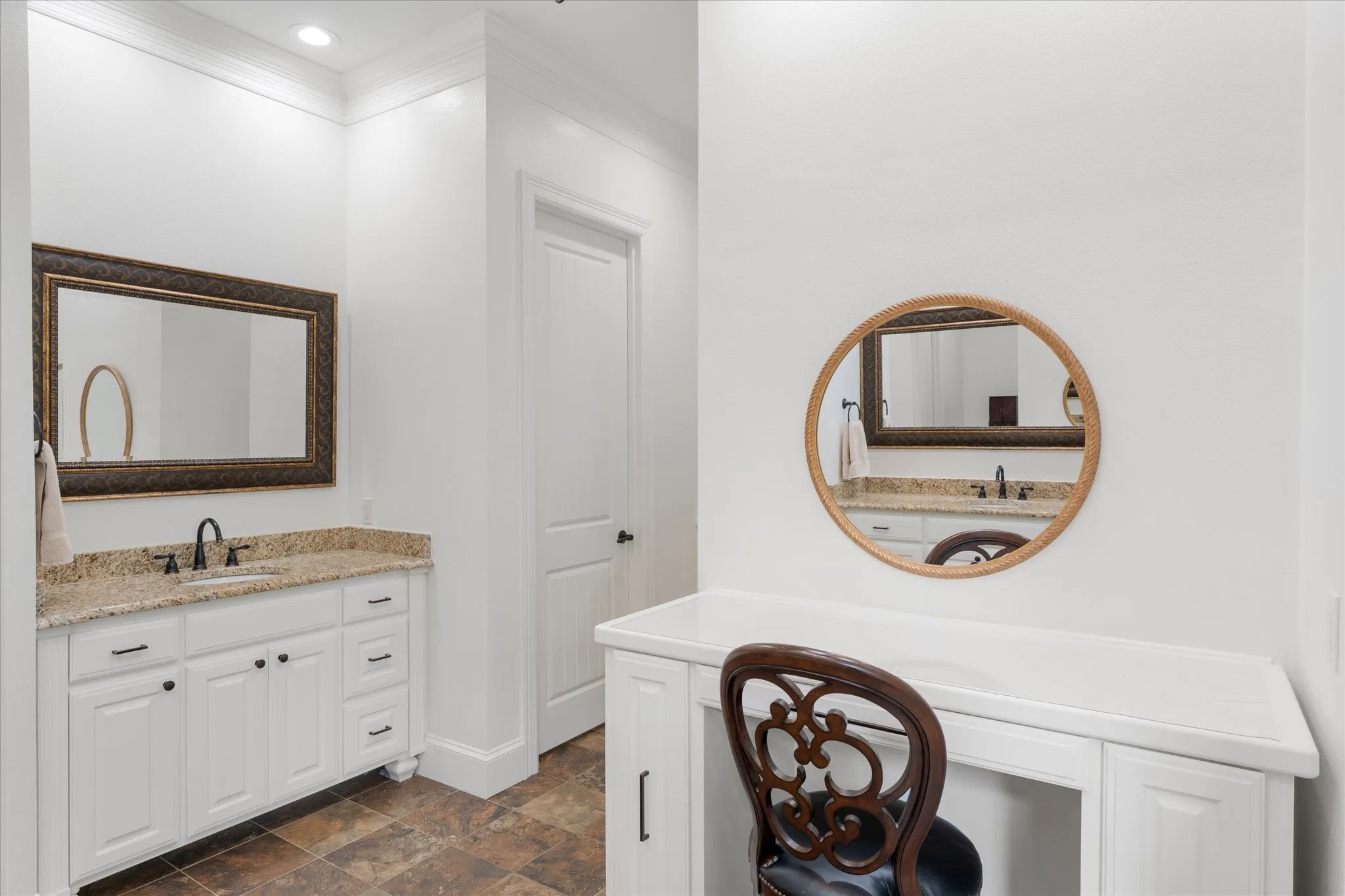 Single Family Residence For Sale in Wood County , 940 Private Road 5980, Yantis, Texas 75497, 4 Bedroom, 4 Bathroom, 3 Garage spaces, 3,975 Sqft, built in 2012, Price $1,190,000, mls#21335595, Real Estate Agent in Yantis, Homes For Sale in Wood county, Homes For Sale in Yantis, Realtor in Yantis Texas, Real Estate Brokerage Independent Realty Texas, Luminita Cordes Realtor