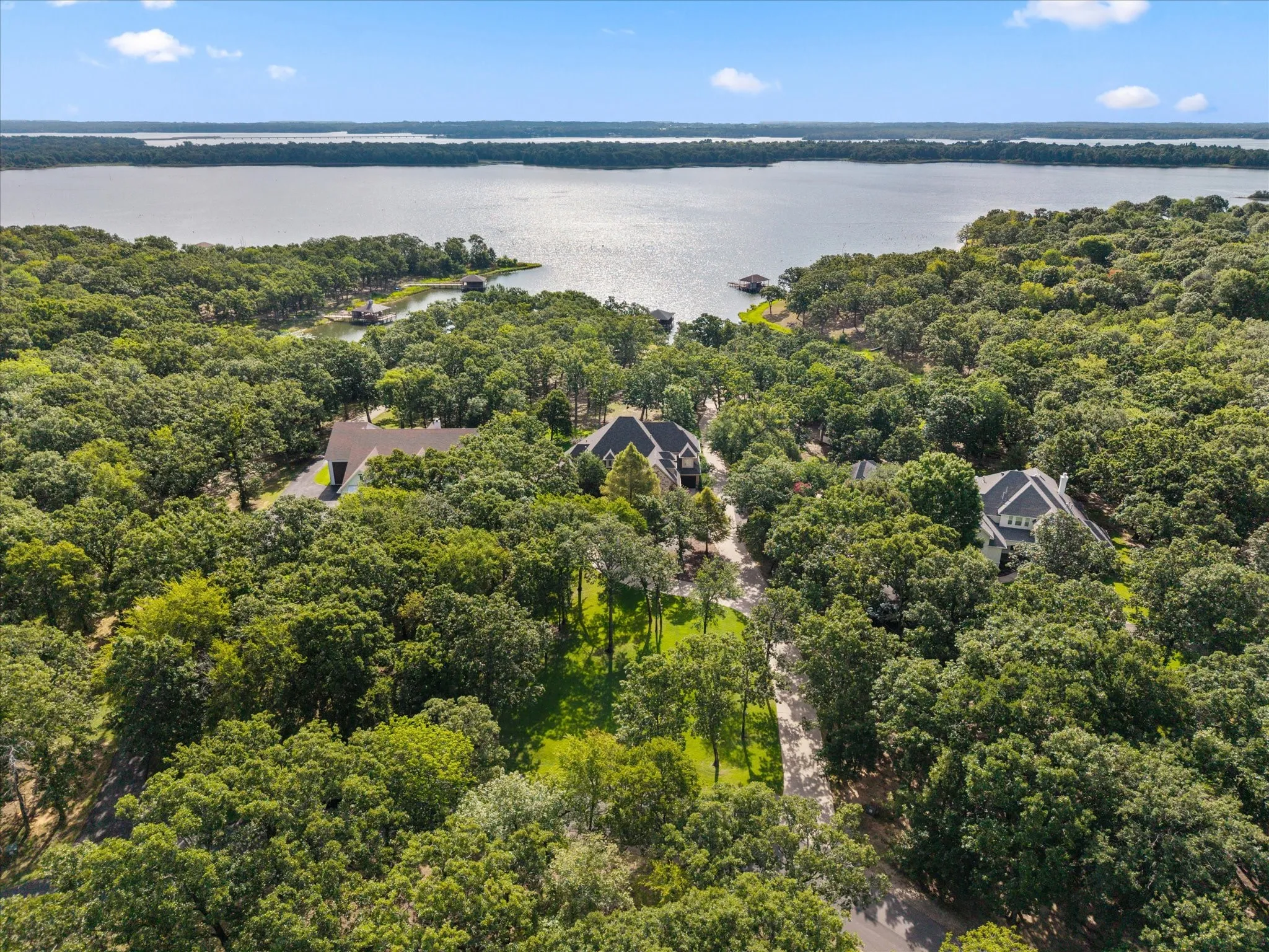 Single Family Residence For Sale in Wood County , 940 Private Road 5980, Yantis, Texas 75497, 4 Bedroom, 4 Bathroom, 3 Garage spaces, 3,975 Sqft, built in 2012, Price $1,190,000, mls#21335595, Real Estate Agent in Yantis, Homes For Sale in Wood county, Homes For Sale in Yantis, Realtor in Yantis Texas, Real Estate Brokerage Independent Realty Texas, Luminita Cordes Realtor