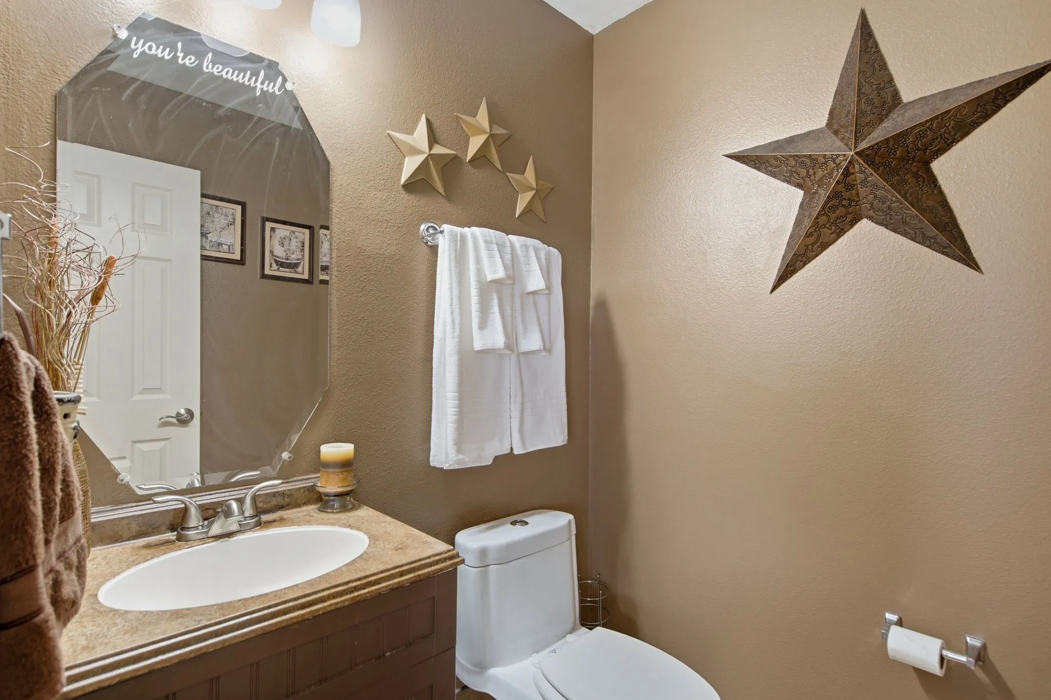 Single Family Residence For Sale in Denton County , 305 Ravenna Road, Lake Dallas, Texas 75065, 4 Bedroom, 3 Bathroom, 2 Garage spaces, 2,376 Sqft, built in 2000, mls#21320380, Real Estate Agent in Lake Dallas, Homes For Sale in Denton county, Homes For Sale in Lake Dallas, Realtor in Lake Dallas Texas, Real Estate Brokerage Independent Realty Texas, Luminita Cordes Realtor