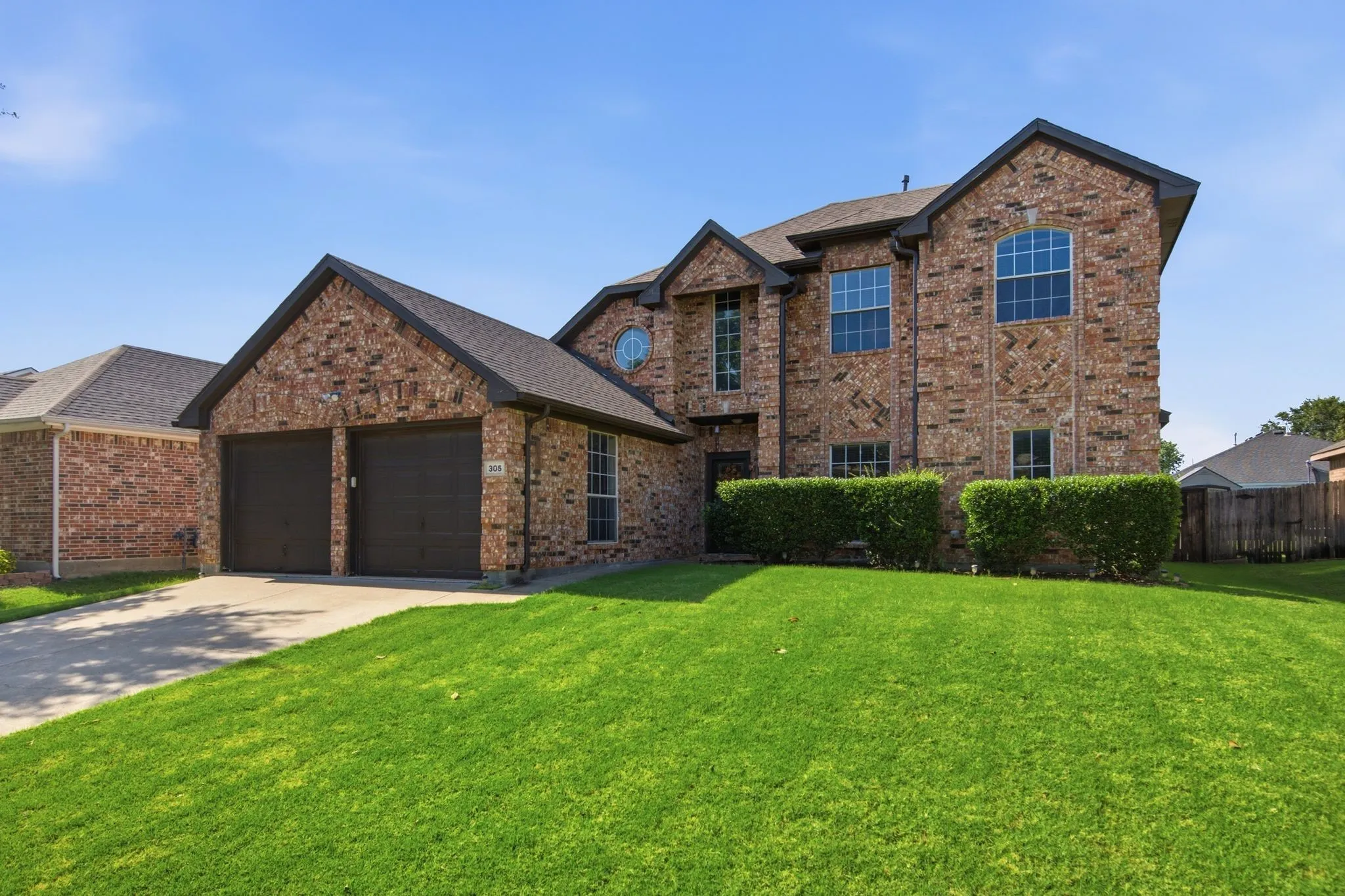 Single Family Residence For Sale in Denton County , 305 Ravenna Road, Lake Dallas, Texas 75065, 4 Bedroom, 3 Bathroom, 2 Garage spaces, 2,376 Sqft, built in 2000, mls#21320380, Real Estate Agent in Lake Dallas, Homes For Sale in Denton county, Homes For Sale in Lake Dallas, Realtor in Lake Dallas Texas, Real Estate Brokerage Independent Realty Texas, Luminita Cordes Realtor