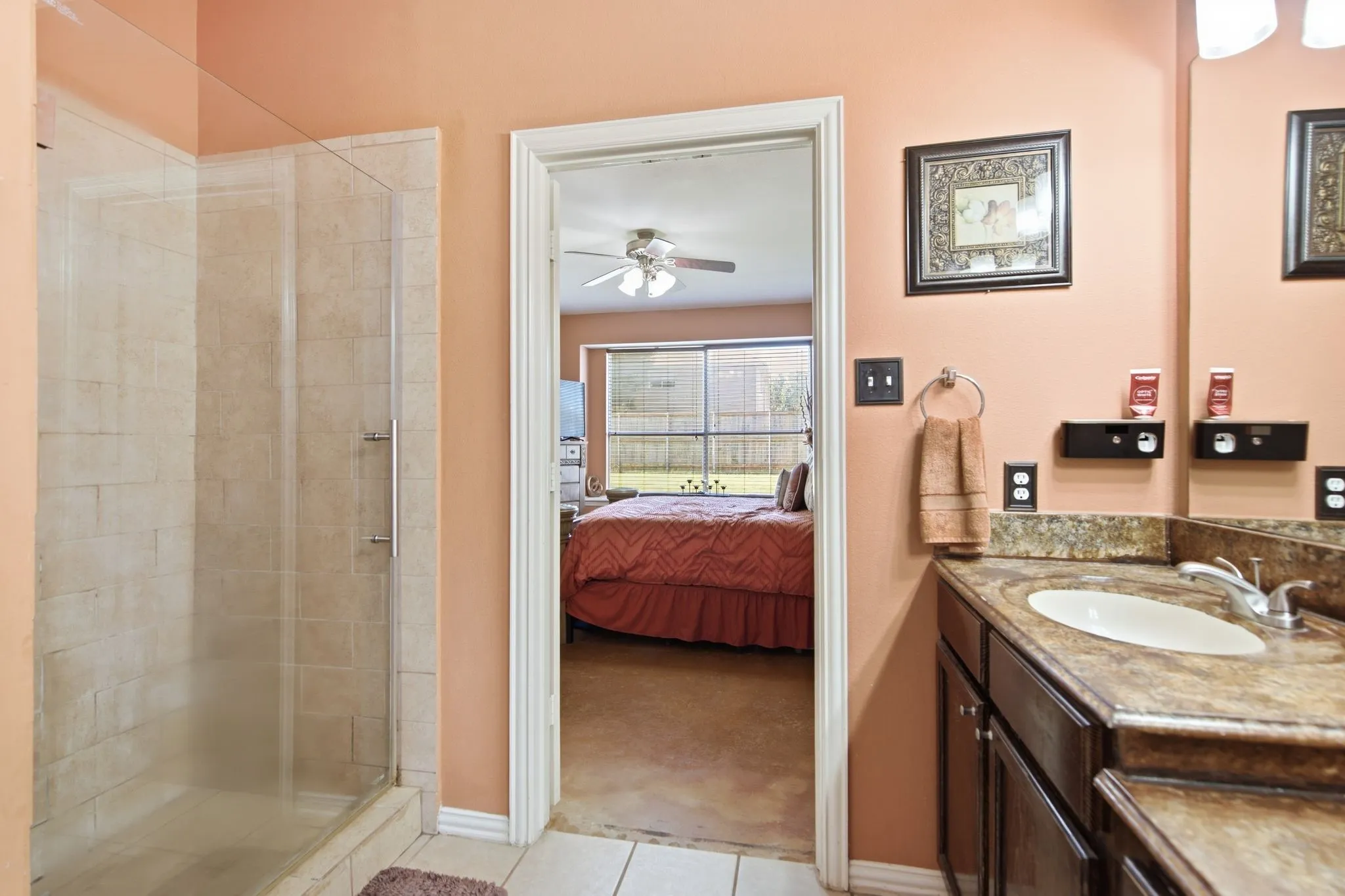 Single Family Residence For Sale in Denton County , 305 Ravenna Road, Lake Dallas, Texas 75065, 4 Bedroom, 3 Bathroom, 2 Garage spaces, 2,376 Sqft, built in 2000, mls#21320380, Real Estate Agent in Lake Dallas, Homes For Sale in Denton county, Homes For Sale in Lake Dallas, Realtor in Lake Dallas Texas, Real Estate Brokerage Independent Realty Texas, Luminita Cordes Realtor
