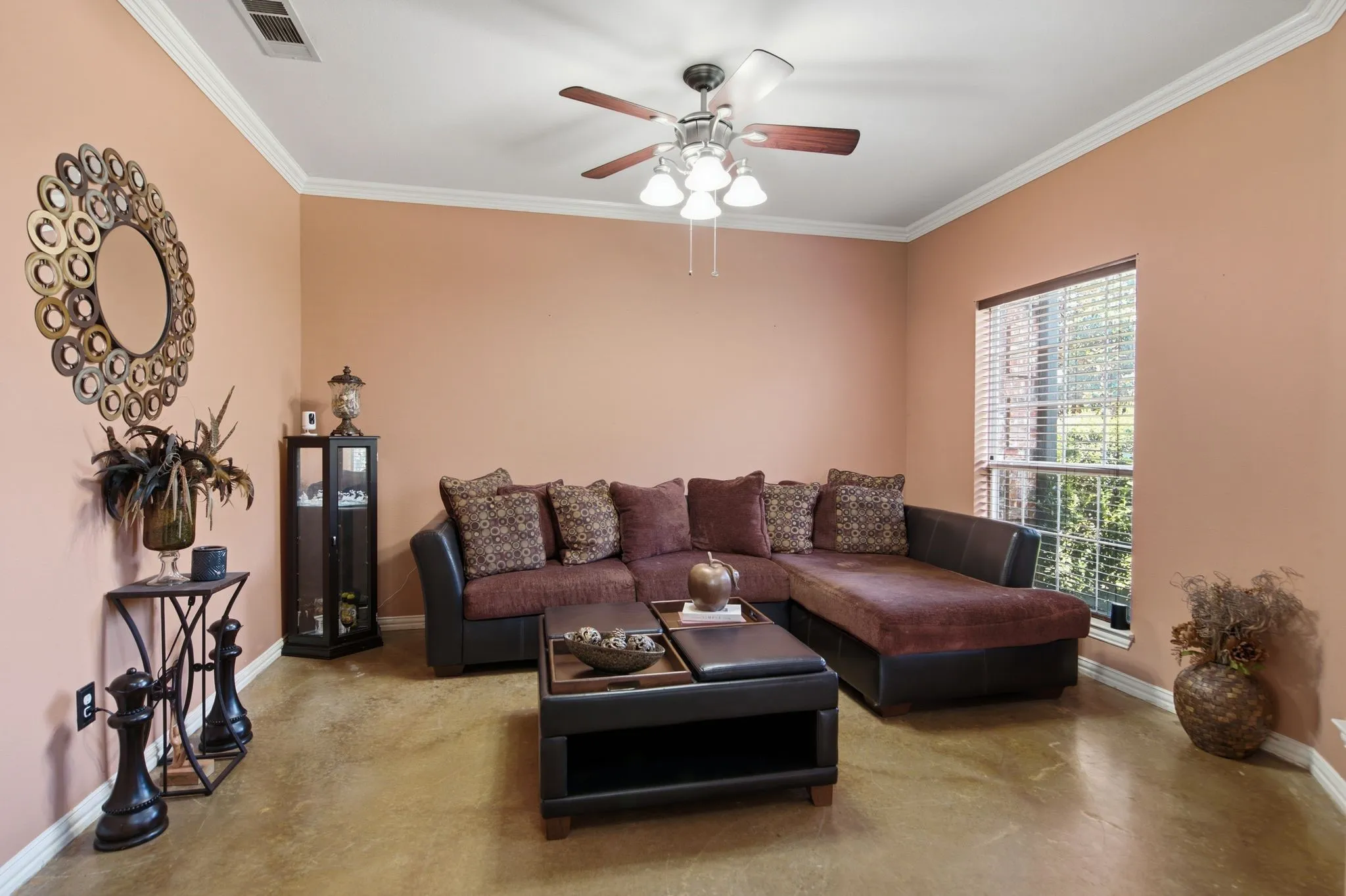 Single Family Residence For Sale in Denton County , 305 Ravenna Road, Lake Dallas, Texas 75065, 4 Bedroom, 3 Bathroom, 2 Garage spaces, 2,376 Sqft, built in 2000, mls#21320380, Real Estate Agent in Lake Dallas, Homes For Sale in Denton county, Homes For Sale in Lake Dallas, Realtor in Lake Dallas Texas, Real Estate Brokerage Independent Realty Texas, Luminita Cordes Realtor