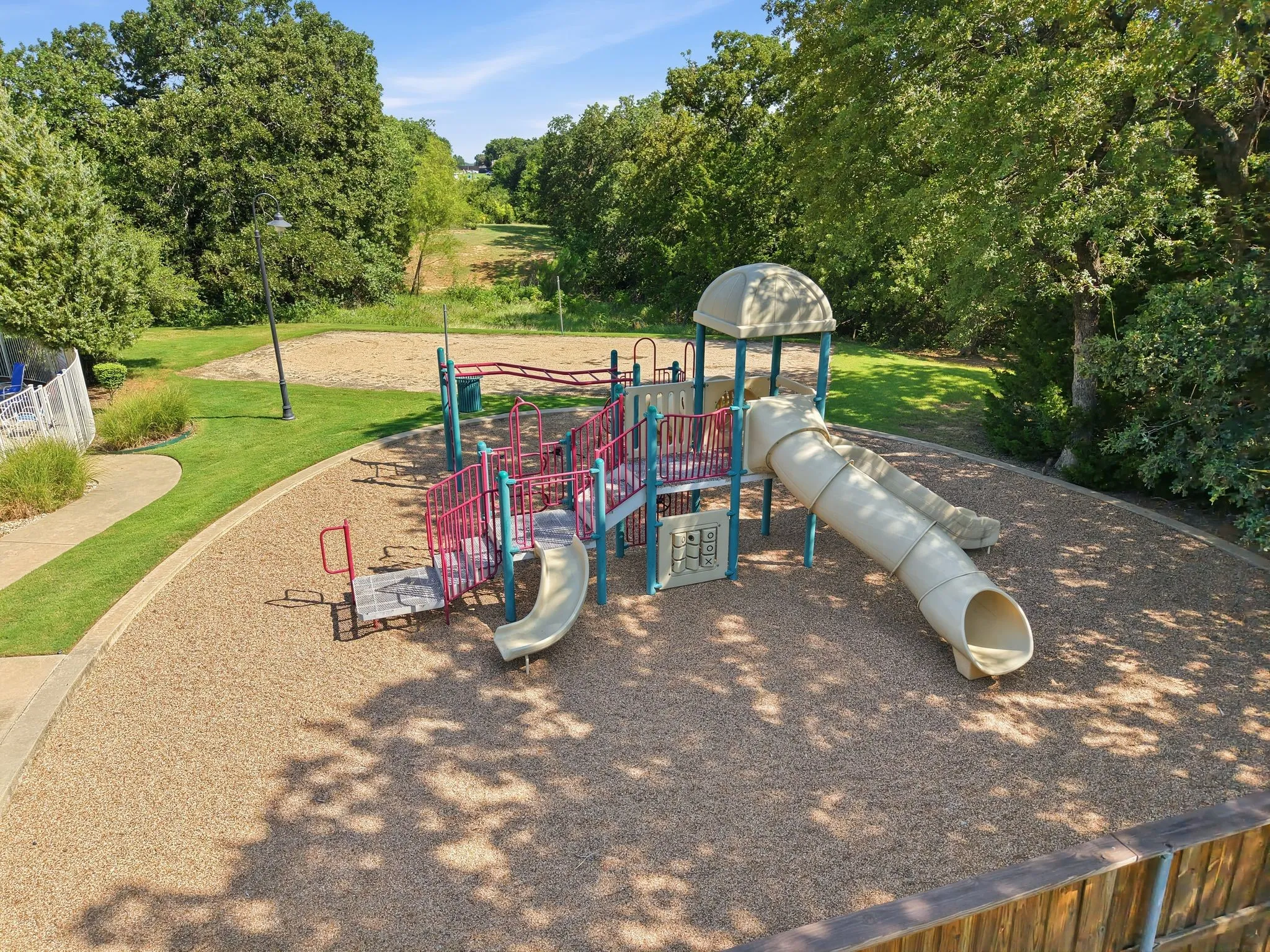 Single Family Residence For Sale in Denton County , 305 Ravenna Road, Lake Dallas, Texas 75065, 4 Bedroom, 3 Bathroom, 2 Garage spaces, 2,376 Sqft, built in 2000, mls#21320380, Real Estate Agent in Lake Dallas, Homes For Sale in Denton county, Homes For Sale in Lake Dallas, Realtor in Lake Dallas Texas, Real Estate Brokerage Independent Realty Texas, Luminita Cordes Realtor