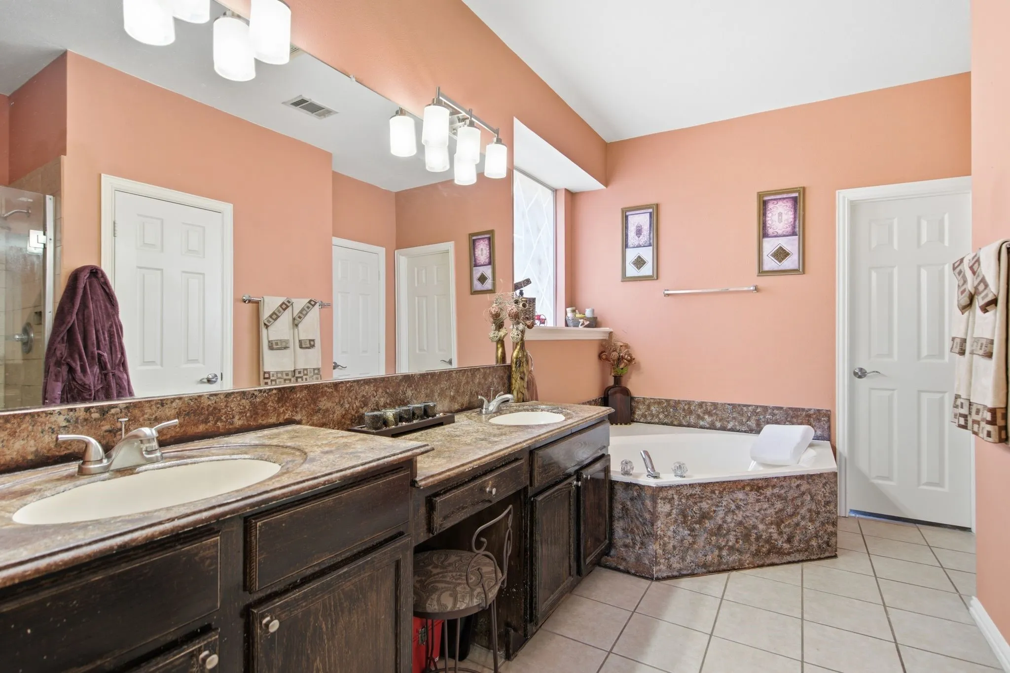 Single Family Residence For Sale in Denton County , 305 Ravenna Road, Lake Dallas, Texas 75065, 4 Bedroom, 3 Bathroom, 2 Garage spaces, 2,376 Sqft, built in 2000, mls#21320380, Real Estate Agent in Lake Dallas, Homes For Sale in Denton county, Homes For Sale in Lake Dallas, Realtor in Lake Dallas Texas, Real Estate Brokerage Independent Realty Texas, Luminita Cordes Realtor