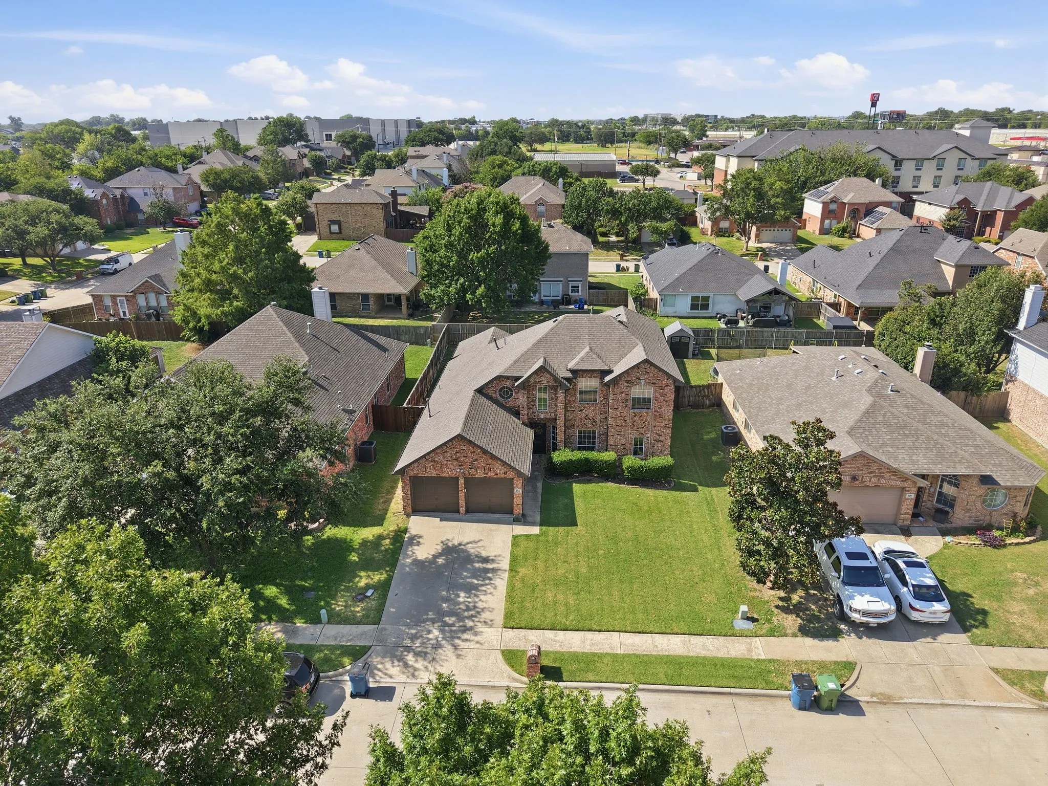 Single Family Residence For Sale in Denton County , 305 Ravenna Road, Lake Dallas, Texas 75065, 4 Bedroom, 3 Bathroom, 2 Garage spaces, 2,376 Sqft, built in 2000, mls#21320380, Real Estate Agent in Lake Dallas, Homes For Sale in Denton county, Homes For Sale in Lake Dallas, Realtor in Lake Dallas Texas, Real Estate Brokerage Independent Realty Texas, Luminita Cordes Realtor