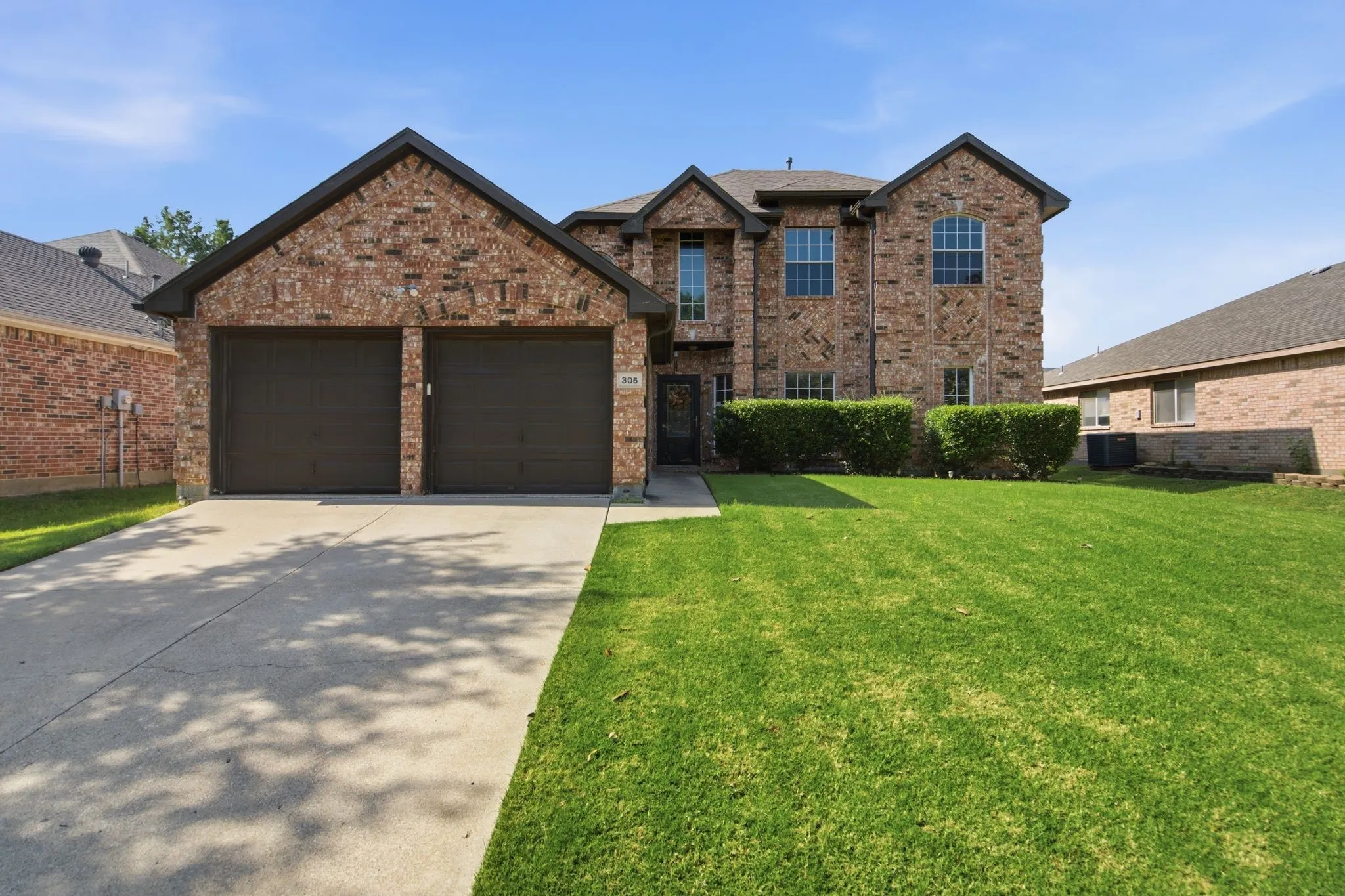 Single Family Residence For Sale in Denton County , 305 Ravenna Road, Lake Dallas, Texas 75065, 4 Bedroom, 3 Bathroom, 2 Garage spaces, 2,376 Sqft, built in 2000, mls#21320380, Real Estate Agent in Lake Dallas, Homes For Sale in Denton county, Homes For Sale in Lake Dallas, Realtor in Lake Dallas Texas, Real Estate Brokerage Independent Realty Texas, Luminita Cordes Realtor