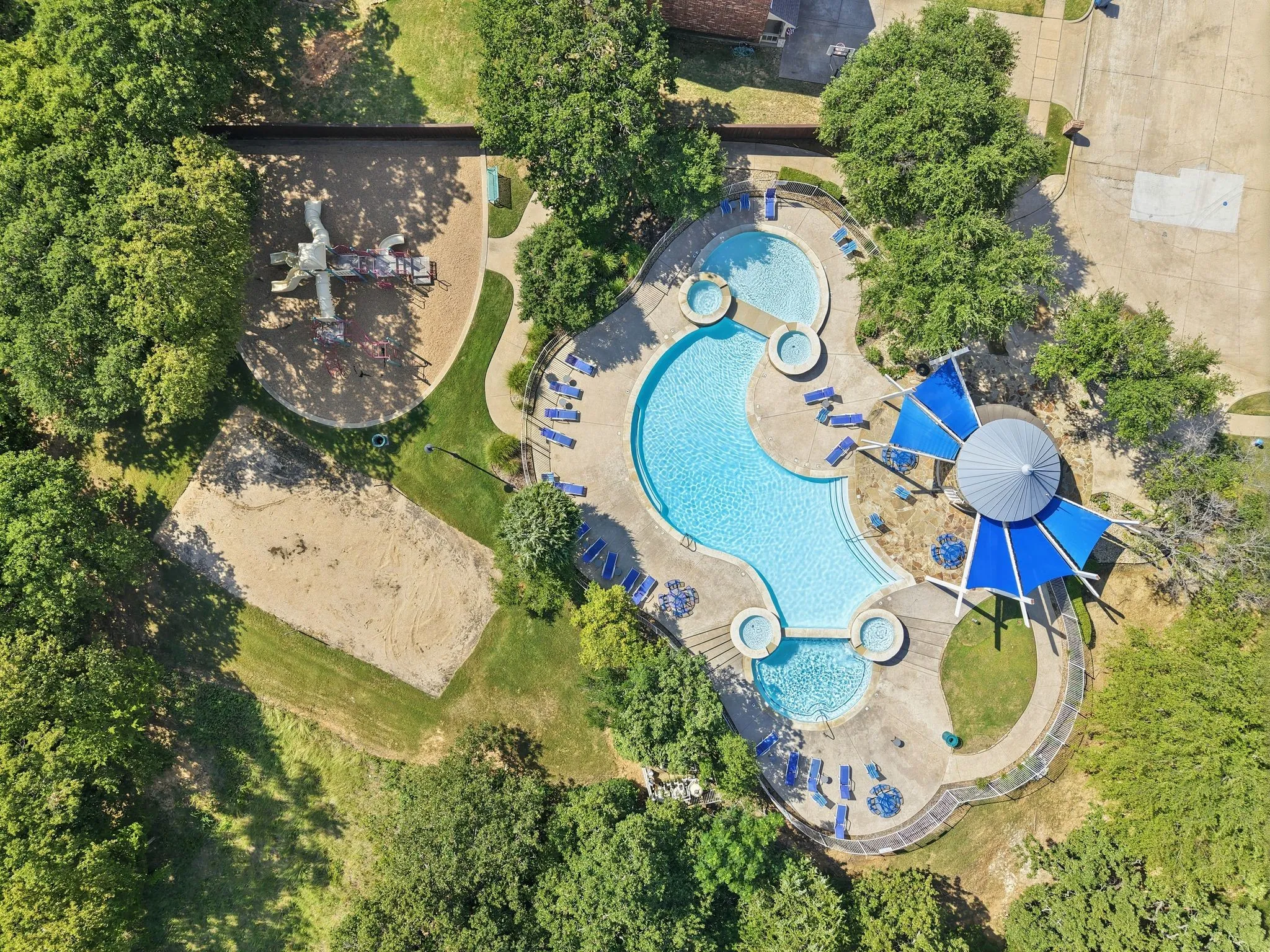 Single Family Residence For Sale in Denton County , 305 Ravenna Road, Lake Dallas, Texas 75065, 4 Bedroom, 3 Bathroom, 2 Garage spaces, 2,376 Sqft, built in 2000, mls#21320380, Real Estate Agent in Lake Dallas, Homes For Sale in Denton county, Homes For Sale in Lake Dallas, Realtor in Lake Dallas Texas, Real Estate Brokerage Independent Realty Texas, Luminita Cordes Realtor