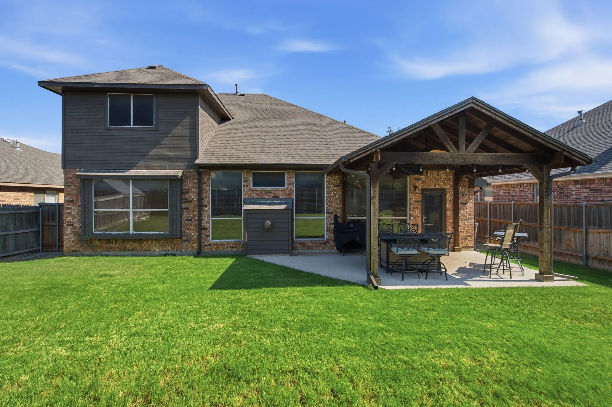 Single Family Residence For Sale in Denton County , 305 Ravenna Road, Lake Dallas, Texas 75065, 4 Bedroom, 3 Bathroom, 2 Garage spaces, 2,376 Sqft, built in 2000, mls#21320380, Real Estate Agent in Lake Dallas, Homes For Sale in Denton county, Homes For Sale in Lake Dallas, Realtor in Lake Dallas Texas, Real Estate Brokerage Independent Realty Texas, Luminita Cordes Realtor