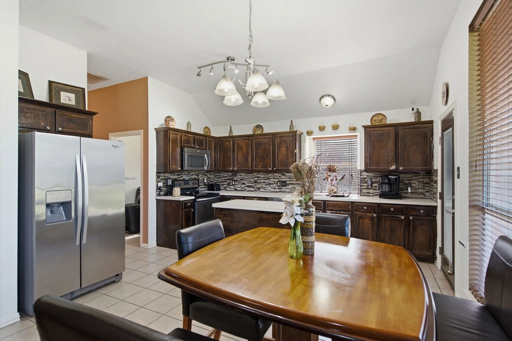 Single Family Residence For Sale in Denton County , 305 Ravenna Road, Lake Dallas, Texas 75065, 4 Bedroom, 3 Bathroom, 2 Garage spaces, 2,376 Sqft, built in 2000, mls#21320380, Real Estate Agent in Lake Dallas, Homes For Sale in Denton county, Homes For Sale in Lake Dallas, Realtor in Lake Dallas Texas, Real Estate Brokerage Independent Realty Texas, Luminita Cordes Realtor