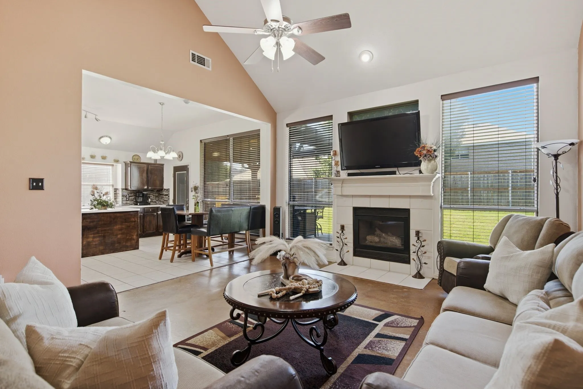 Single Family Residence For Sale in Denton County , 305 Ravenna Road, Lake Dallas, Texas 75065, 4 Bedroom, 3 Bathroom, 2 Garage spaces, 2,376 Sqft, built in 2000, mls#21320380, Real Estate Agent in Lake Dallas, Homes For Sale in Denton county, Homes For Sale in Lake Dallas, Realtor in Lake Dallas Texas, Real Estate Brokerage Independent Realty Texas, Luminita Cordes Realtor