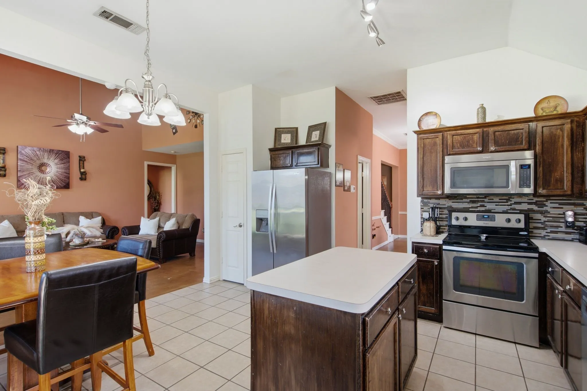 Single Family Residence For Sale in Denton County , 305 Ravenna Road, Lake Dallas, Texas 75065, 4 Bedroom, 3 Bathroom, 2 Garage spaces, 2,376 Sqft, built in 2000, mls#21320380, Real Estate Agent in Lake Dallas, Homes For Sale in Denton county, Homes For Sale in Lake Dallas, Realtor in Lake Dallas Texas, Real Estate Brokerage Independent Realty Texas, Luminita Cordes Realtor