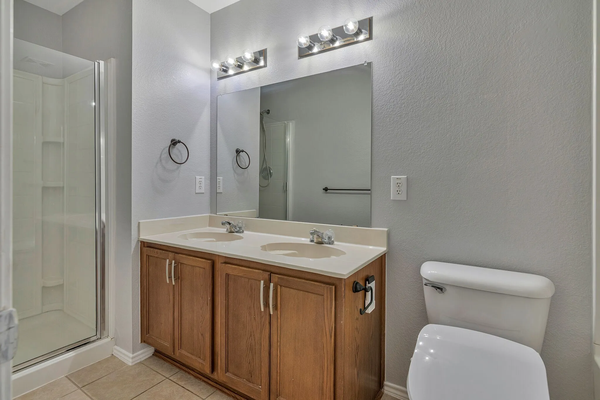 Single Family Residence For Rent in Denton County , 1817 Kittredge Way, Fort Worth, Texas 76247, 3 Bedroom, 2 Bathroom, 2 Garage spaces, 1,647 Sqft, built in 2006, mls#21335607, Real Estate Agent in Fort Worth, Homes For Rent in Denton county, Homes For Rent in Fort Worth, Realtor in Fort Worth Texas, Real Estate Brokerage Independent Realty Texas, Luminita Cordes Realtor