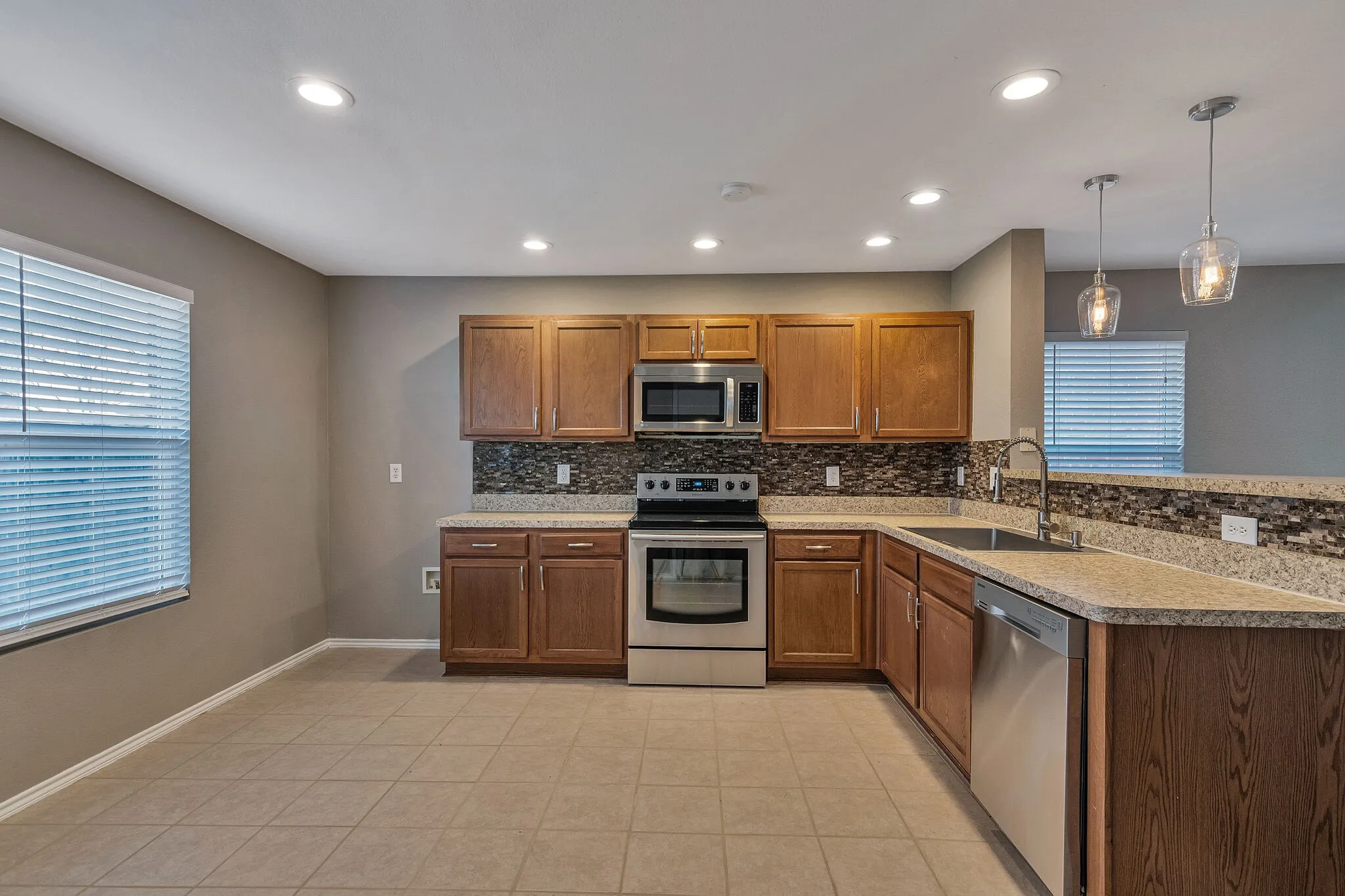 Single Family Residence For Rent in Denton County , 1817 Kittredge Way, Fort Worth, Texas 76247, 3 Bedroom, 2 Bathroom, 2 Garage spaces, 1,647 Sqft, built in 2006, mls#21335607, Real Estate Agent in Fort Worth, Homes For Rent in Denton county, Homes For Rent in Fort Worth, Realtor in Fort Worth Texas, Real Estate Brokerage Independent Realty Texas, Luminita Cordes Realtor