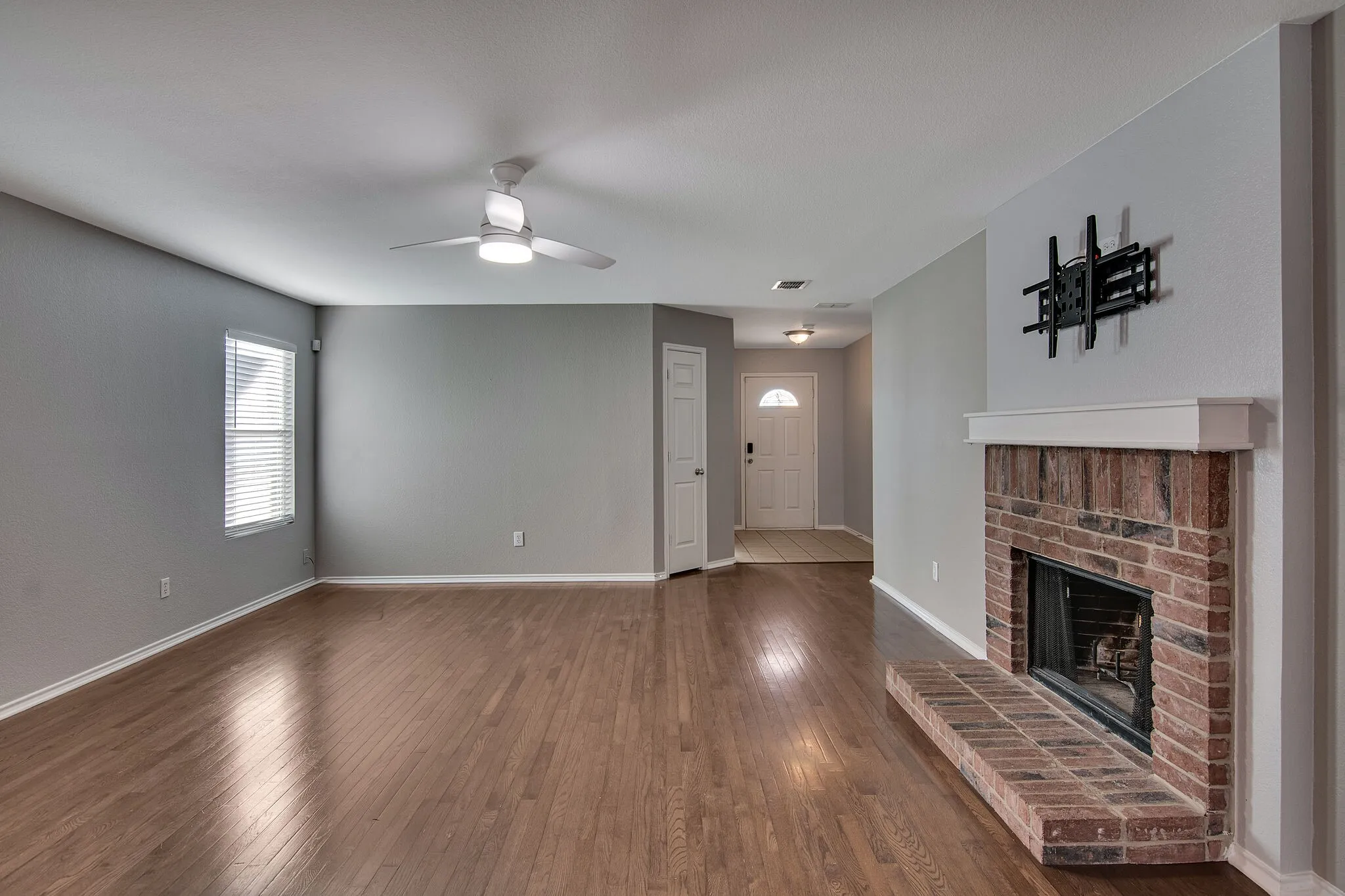 Single Family Residence For Rent in Denton County , 1817 Kittredge Way, Fort Worth, Texas 76247, 3 Bedroom, 2 Bathroom, 2 Garage spaces, 1,647 Sqft, built in 2006, mls#21335607, Real Estate Agent in Fort Worth, Homes For Rent in Denton county, Homes For Rent in Fort Worth, Realtor in Fort Worth Texas, Real Estate Brokerage Independent Realty Texas, Luminita Cordes Realtor