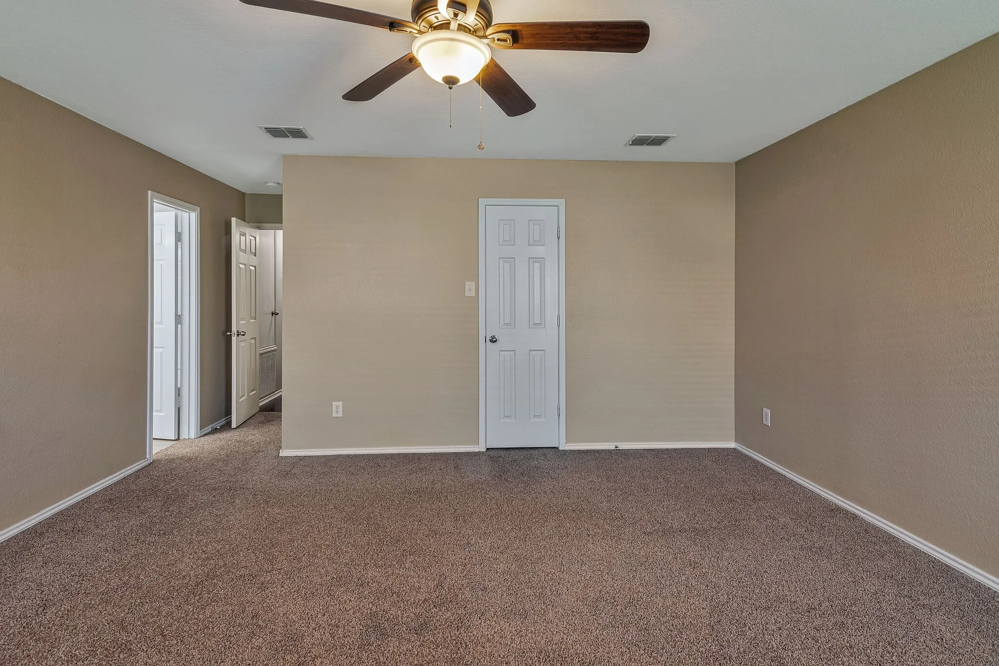 Single Family Residence For Rent in Denton County , 1817 Kittredge Way, Fort Worth, Texas 76247, 3 Bedroom, 2 Bathroom, 2 Garage spaces, 1,647 Sqft, built in 2006, mls#21335607, Real Estate Agent in Fort Worth, Homes For Rent in Denton county, Homes For Rent in Fort Worth, Realtor in Fort Worth Texas, Real Estate Brokerage Independent Realty Texas, Luminita Cordes Realtor