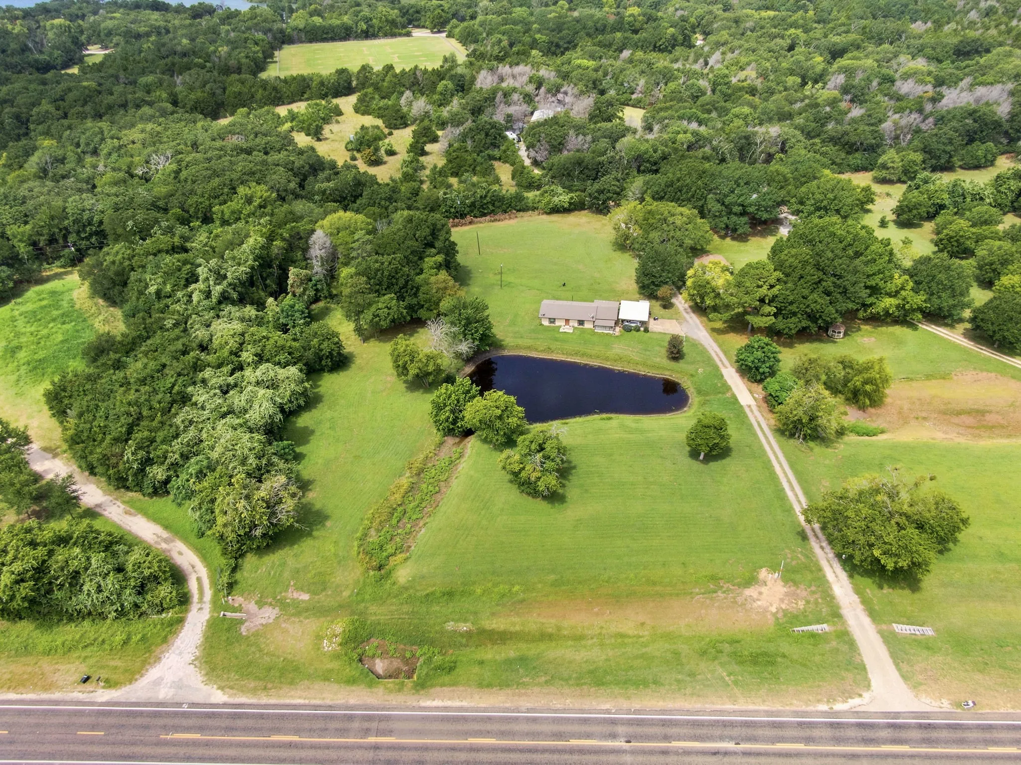 Single Family Residence For Sale in Navarro County , 1255 Fm 667, Purdon, Texas 76679, 2 Bedroom, 2 Bathroom, Garage spaces, 1,200 Sqft, built in 1985, mls#21335609, Real Estate Agent in Purdon, Homes For Sale in Navarro county, Homes For Sale in Purdon, Realtor in Purdon Texas, Real Estate Brokerage Independent Realty Texas, Luminita Cordes Realtor