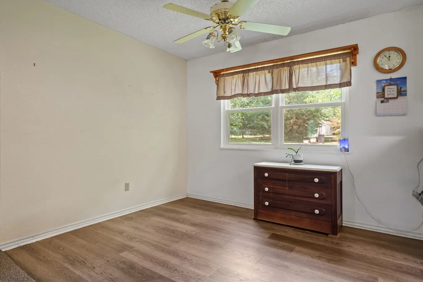 Single Family Residence For Sale in Rains County , 1282 Rs County Road 3325, Emory, Texas 75440, 3 Bedroom, 2 Bathroom, Garage spaces, 1,320 Sqft, built in 1993, mls#21335616, Real Estate Agent in Emory, Homes For Sale in Rains county, Homes For Sale in Emory, Realtor in Emory Texas, Real Estate Brokerage Independent Realty Texas, Luminita Cordes Realtor