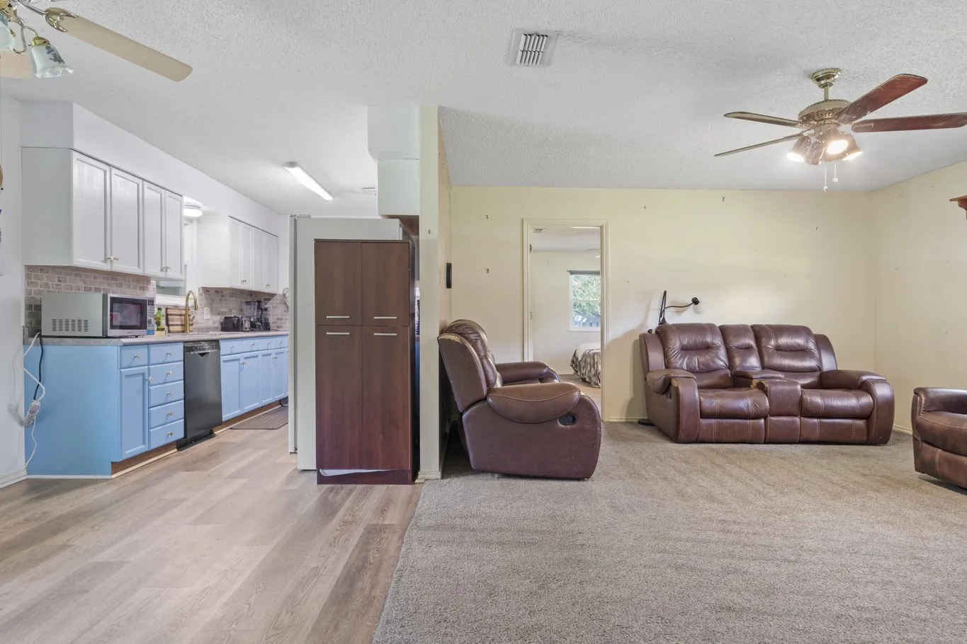 Single Family Residence For Sale in Rains County , 1282 Rs County Road 3325, Emory, Texas 75440, 3 Bedroom, 2 Bathroom, Garage spaces, 1,320 Sqft, built in 1993, mls#21335616, Real Estate Agent in Emory, Homes For Sale in Rains county, Homes For Sale in Emory, Realtor in Emory Texas, Real Estate Brokerage Independent Realty Texas, Luminita Cordes Realtor