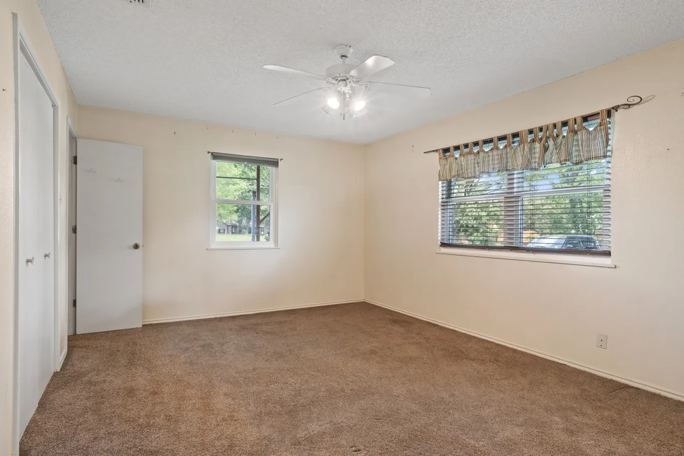 Single Family Residence For Sale in Rains County , 1282 Rs County Road 3325, Emory, Texas 75440, 3 Bedroom, 2 Bathroom, Garage spaces, 1,320 Sqft, built in 1993, mls#21335616, Real Estate Agent in Emory, Homes For Sale in Rains county, Homes For Sale in Emory, Realtor in Emory Texas, Real Estate Brokerage Independent Realty Texas, Luminita Cordes Realtor