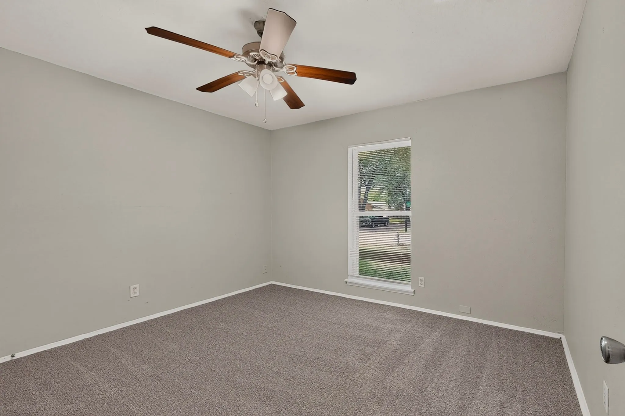 Single Family Residence For Sale in Dallas County , 433 Solitude Drive, Garland, Texas 75043, 3 Bedrooms, 2 Bathrooms, 2 Garage spaces, 1,675 Sqft, built in 1974, Price $280,000, mls#21335618, Real Estate Agent in Garland, Homes For Sale in Dallas county, Homes For Sale in Garland, Realtor in Garland Texas, Real Estate Brokerage Independent Realty Texas, Luminita Cordes Realtor
