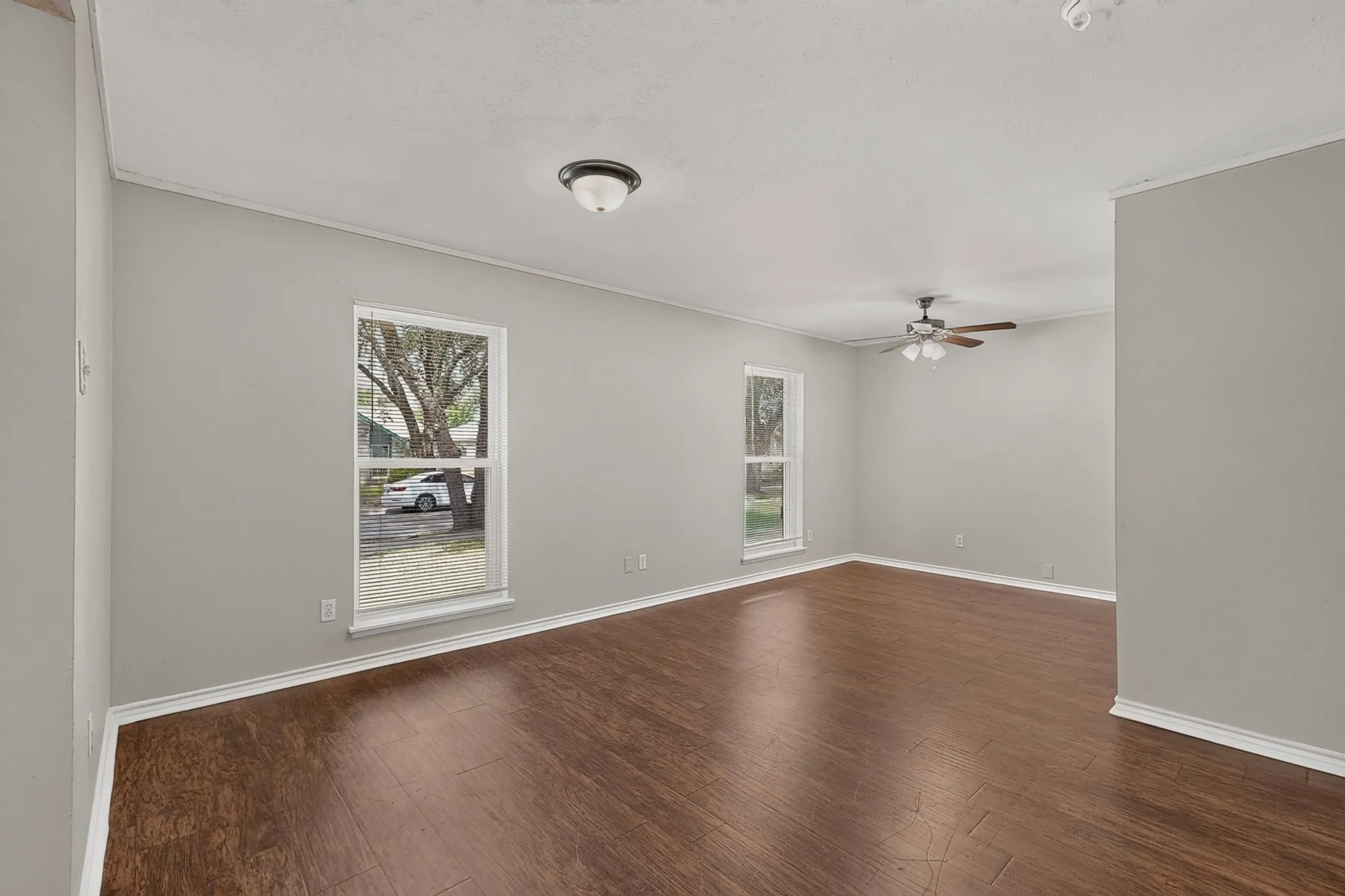 Single Family Residence For Sale in Dallas County , 433 Solitude Drive, Garland, Texas 75043, 3 Bedrooms, 2 Bathrooms, 2 Garage spaces, 1,675 Sqft, built in 1974, Price $280,000, mls#21335618, Real Estate Agent in Garland, Homes For Sale in Dallas county, Homes For Sale in Garland, Realtor in Garland Texas, Real Estate Brokerage Independent Realty Texas, Luminita Cordes Realtor