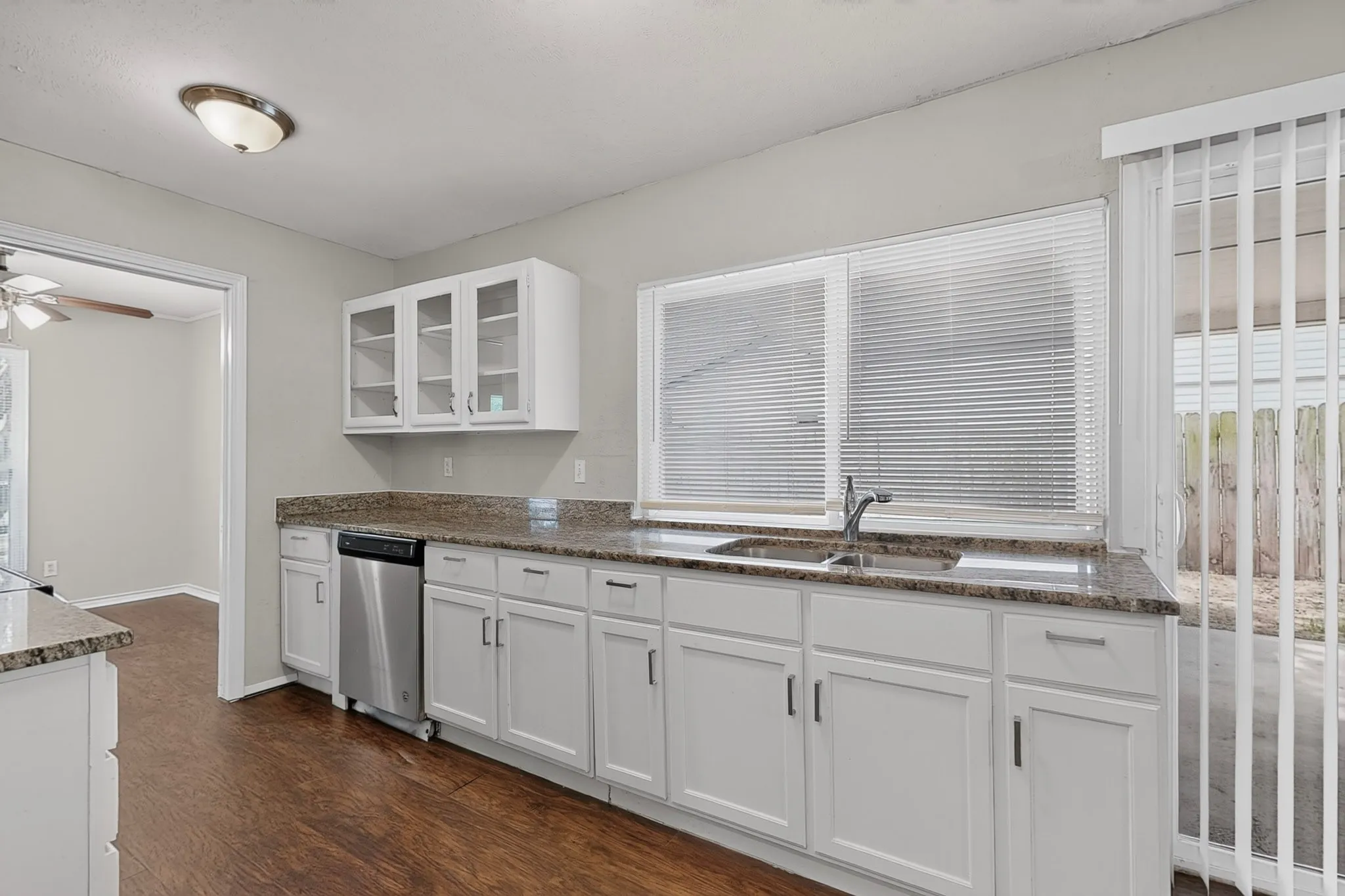Single Family Residence For Sale in Dallas County , 433 Solitude Drive, Garland, Texas 75043, 3 Bedrooms, 2 Bathrooms, 2 Garage spaces, 1,675 Sqft, built in 1974, Price $280,000, mls#21335618, Real Estate Agent in Garland, Homes For Sale in Dallas county, Homes For Sale in Garland, Realtor in Garland Texas, Real Estate Brokerage Independent Realty Texas, Luminita Cordes Realtor