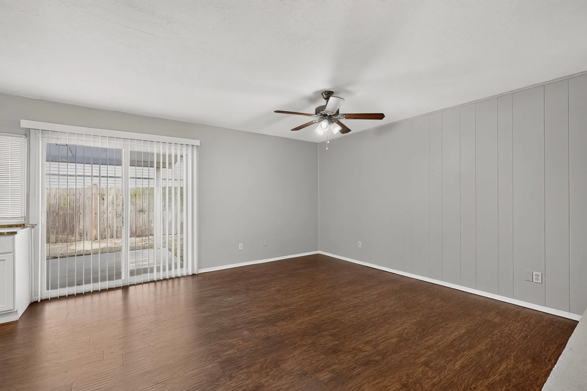 Single Family Residence For Sale in Dallas County , 433 Solitude Drive, Garland, Texas 75043, 3 Bedrooms, 2 Bathrooms, 2 Garage spaces, 1,675 Sqft, built in 1974, Price $280,000, mls#21335618, Real Estate Agent in Garland, Homes For Sale in Dallas county, Homes For Sale in Garland, Realtor in Garland Texas, Real Estate Brokerage Independent Realty Texas, Luminita Cordes Realtor