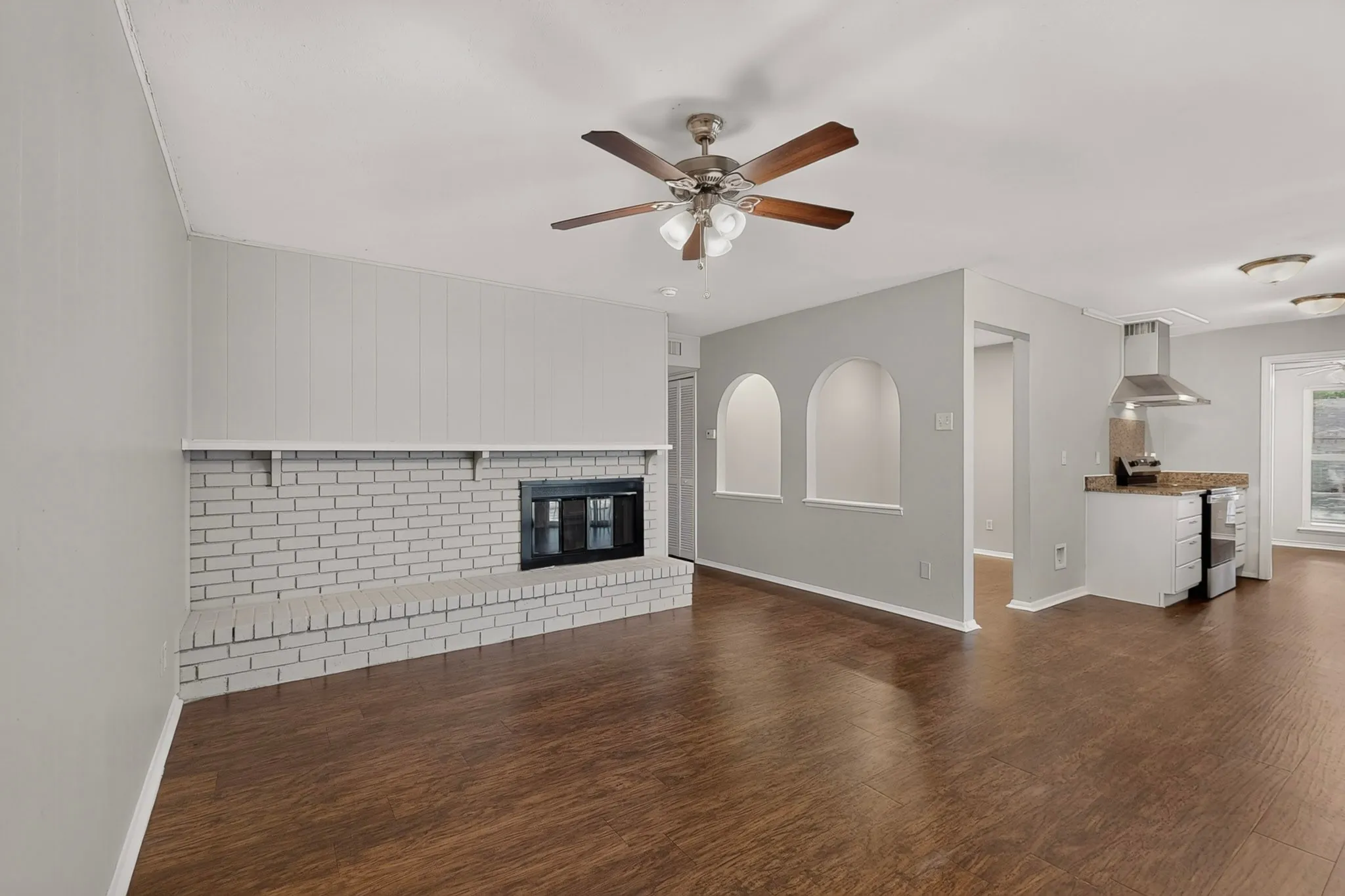 Single Family Residence For Sale in Dallas County , 433 Solitude Drive, Garland, Texas 75043, 3 Bedrooms, 2 Bathrooms, 2 Garage spaces, 1,675 Sqft, built in 1974, Price $280,000, mls#21335618, Real Estate Agent in Garland, Homes For Sale in Dallas county, Homes For Sale in Garland, Realtor in Garland Texas, Real Estate Brokerage Independent Realty Texas, Luminita Cordes Realtor